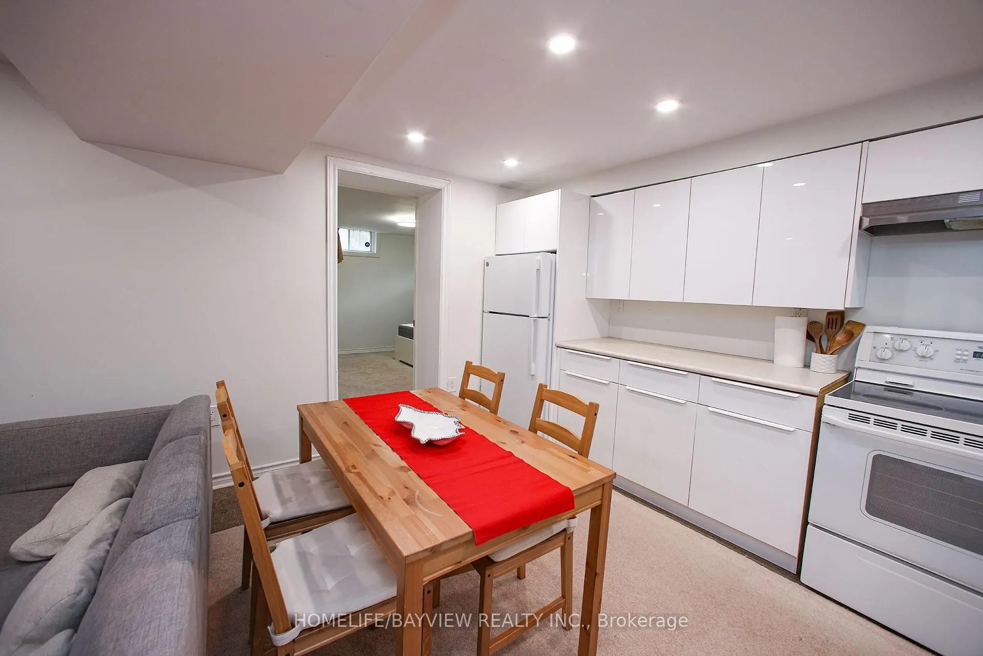 114 Holm Crescent, #LOWER L