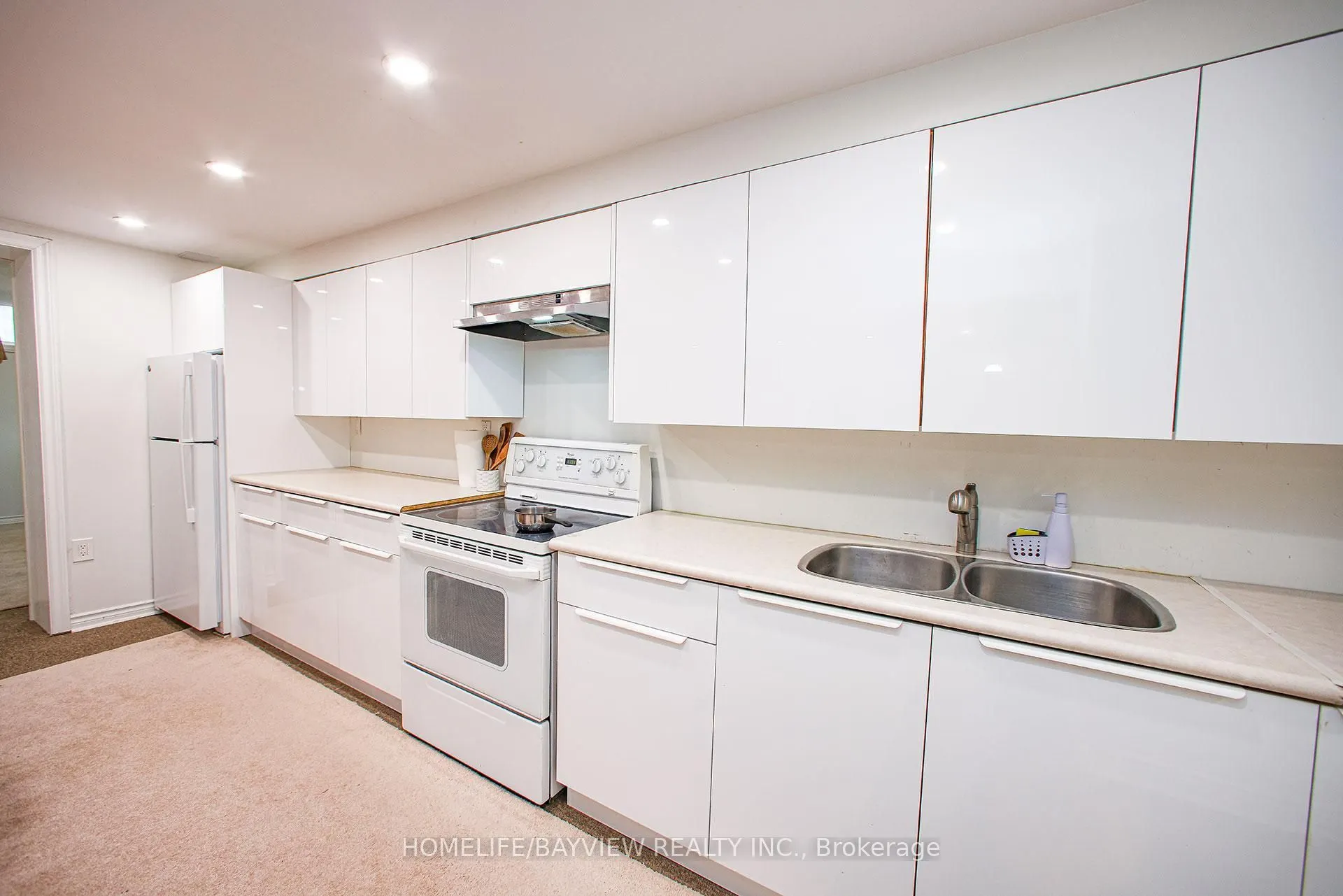 114 Holm Crescent, #LOWER L