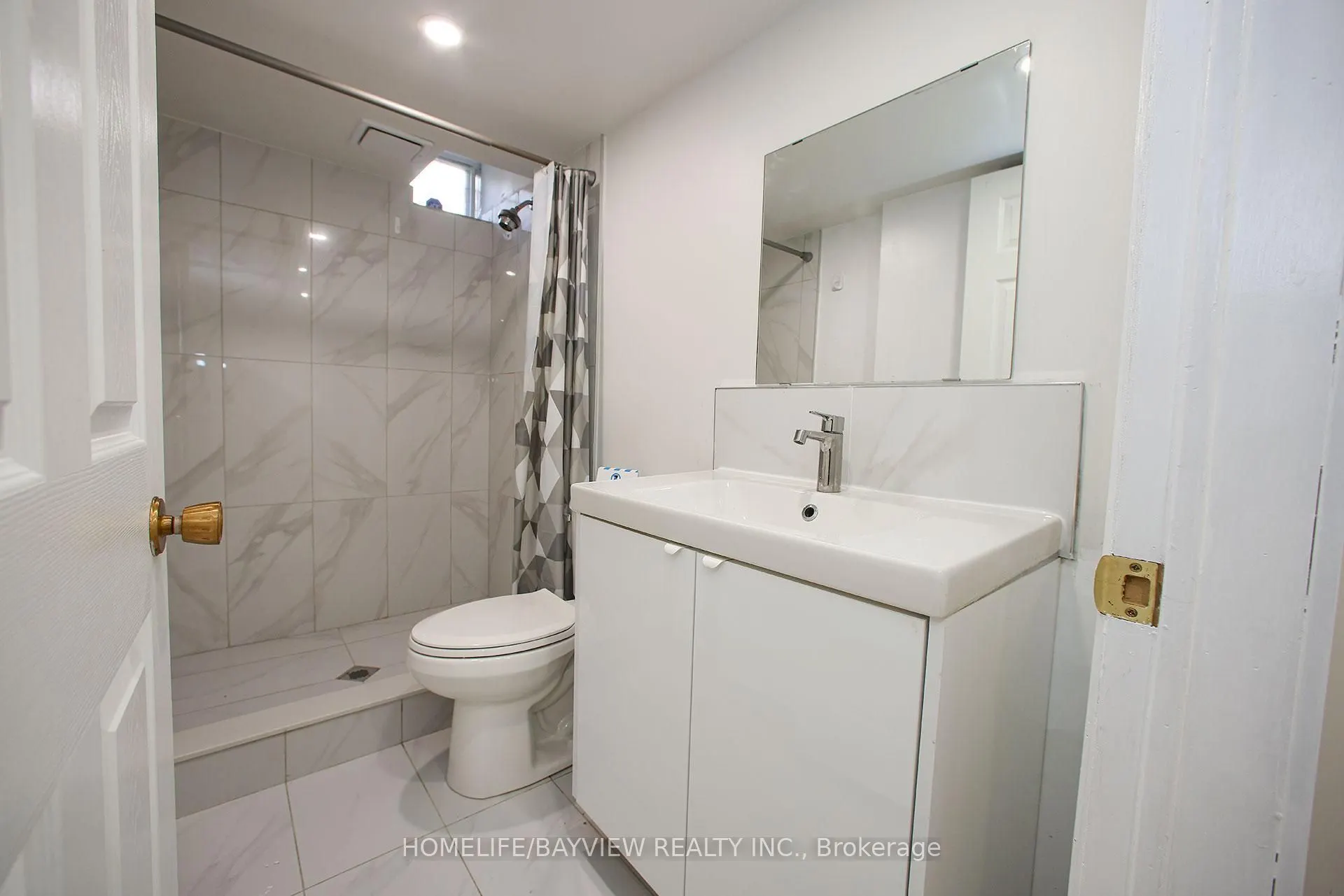 114 Holm Crescent, #LOWER L