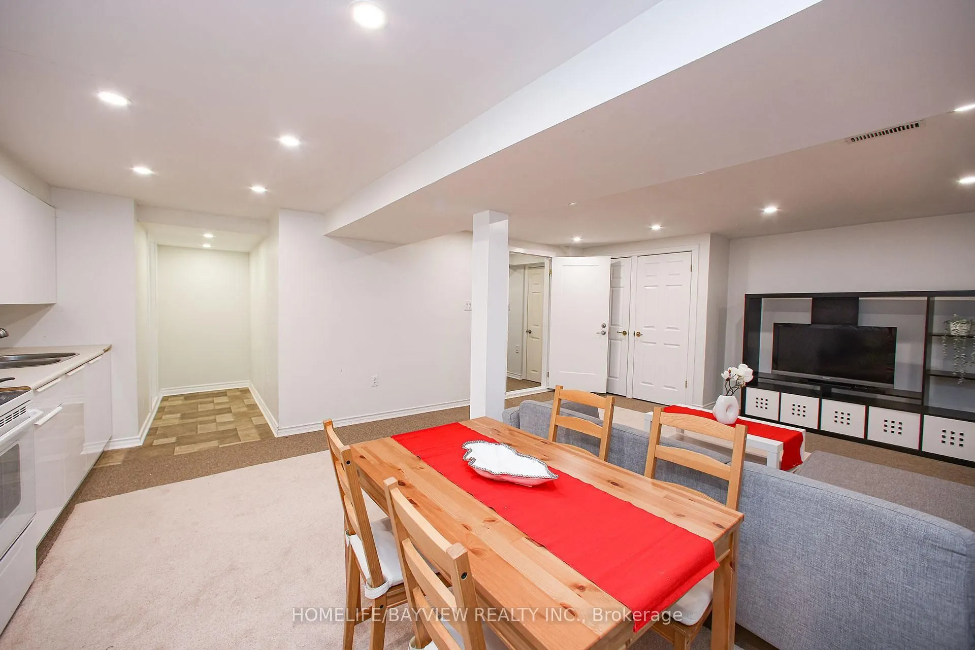 114 Holm Crescent, #LOWER L