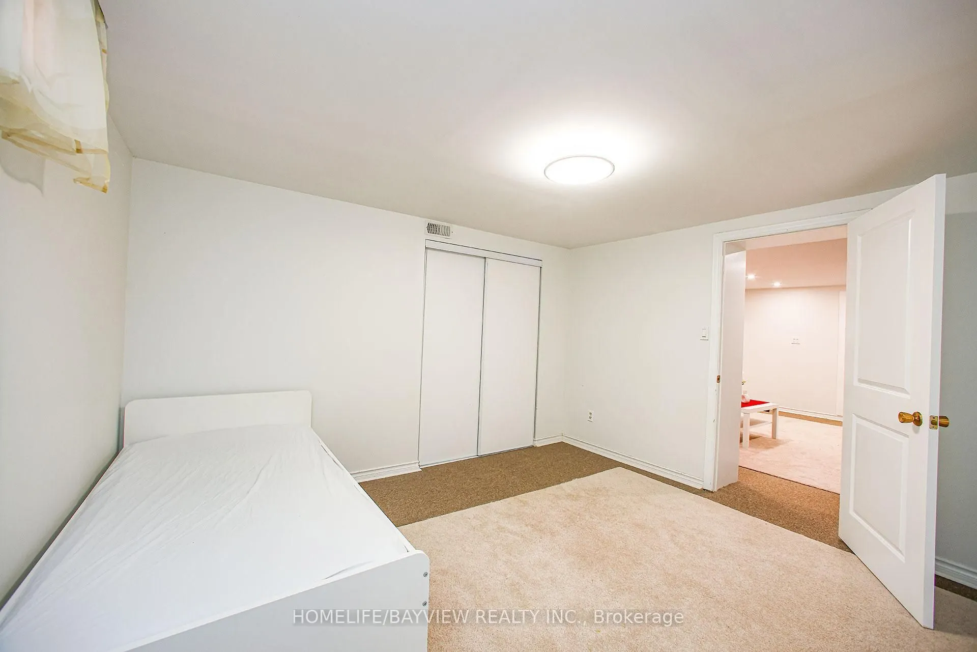 114 Holm Crescent, #LOWER L