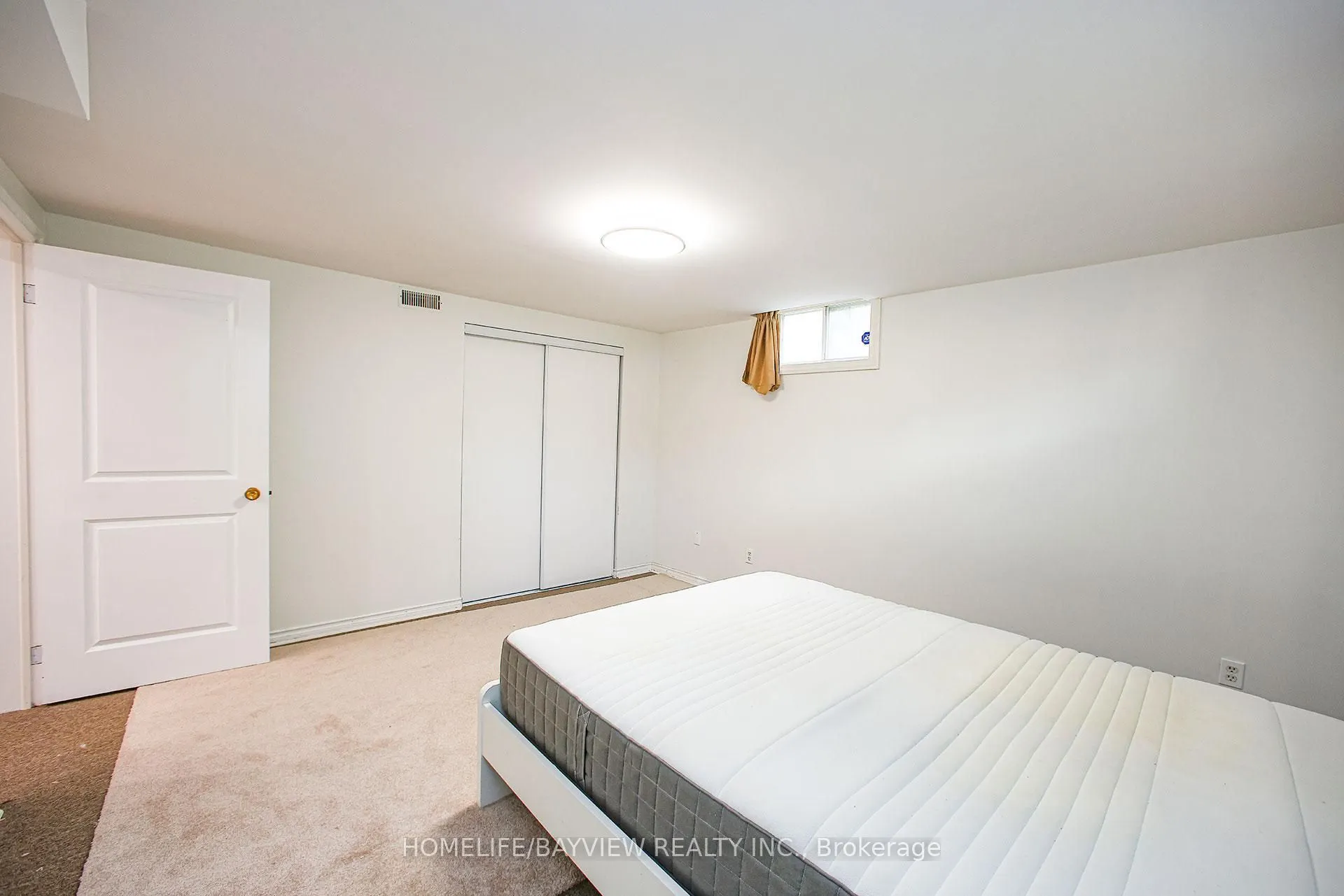 114 Holm Crescent, #LOWER L