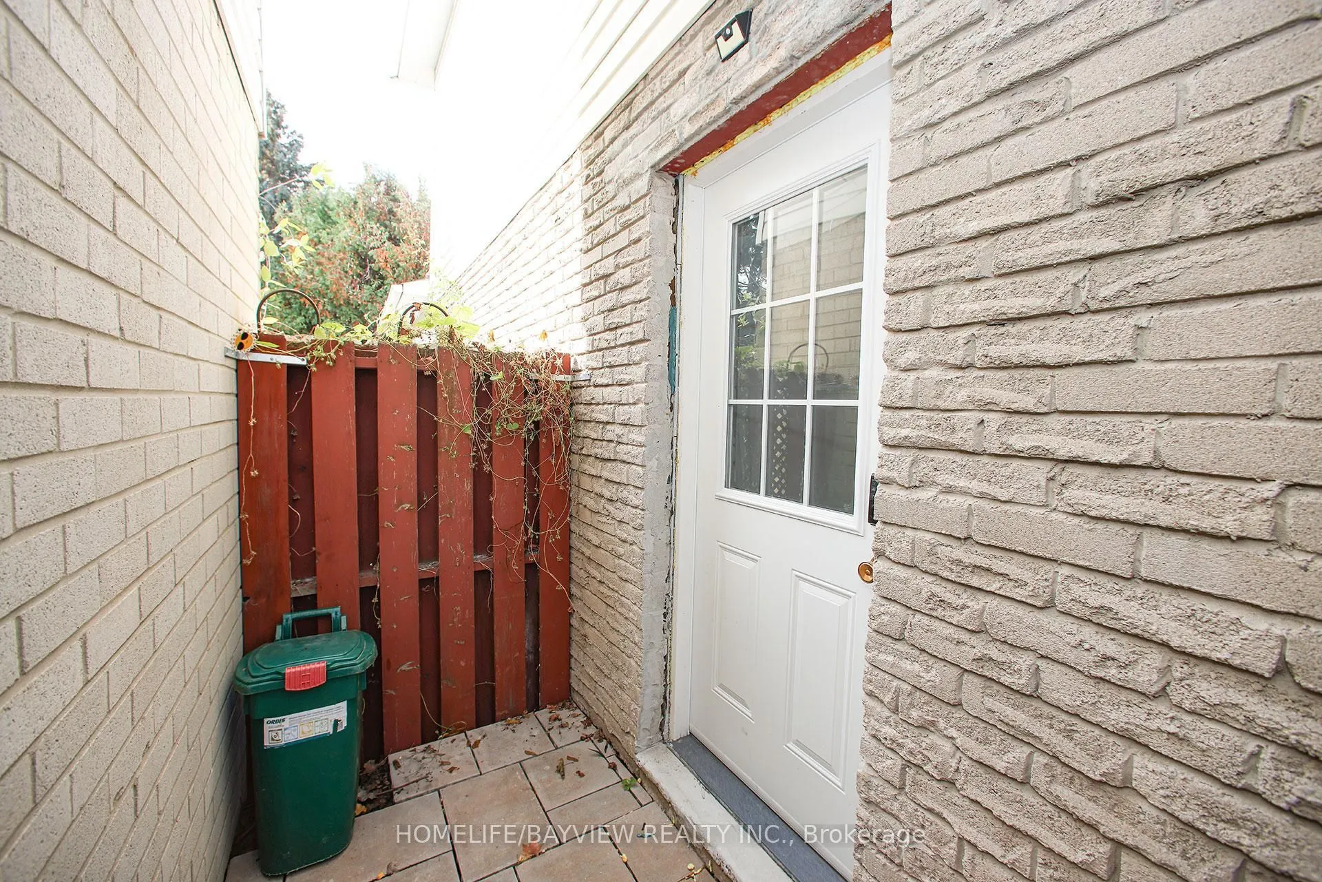 114 Holm Crescent, #LOWER L