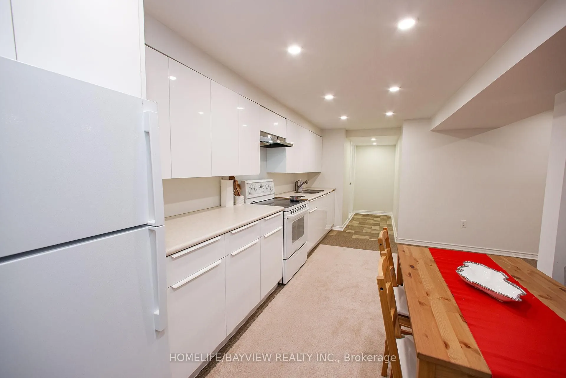 114 Holm Crescent, #LOWER L