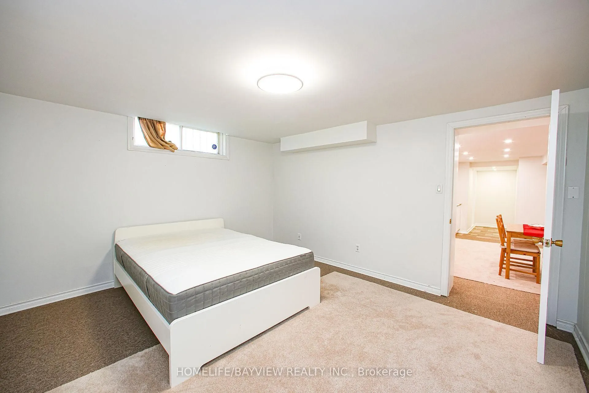 114 Holm Crescent, #LOWER L