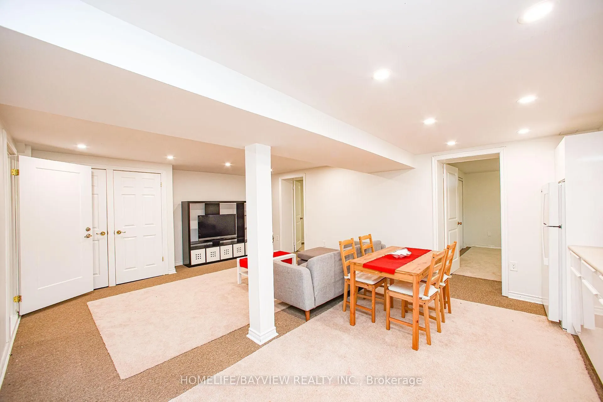 114 Holm Crescent, #LOWER L