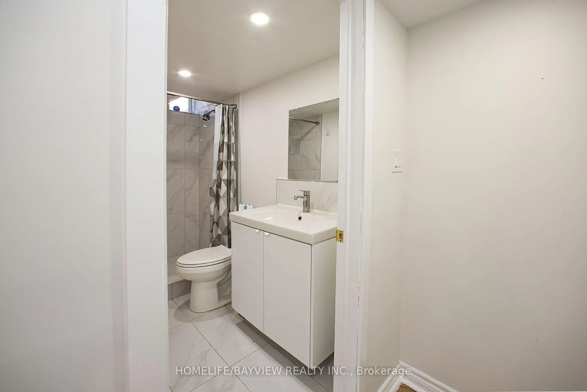 114 Holm Crescent, #LOWER L