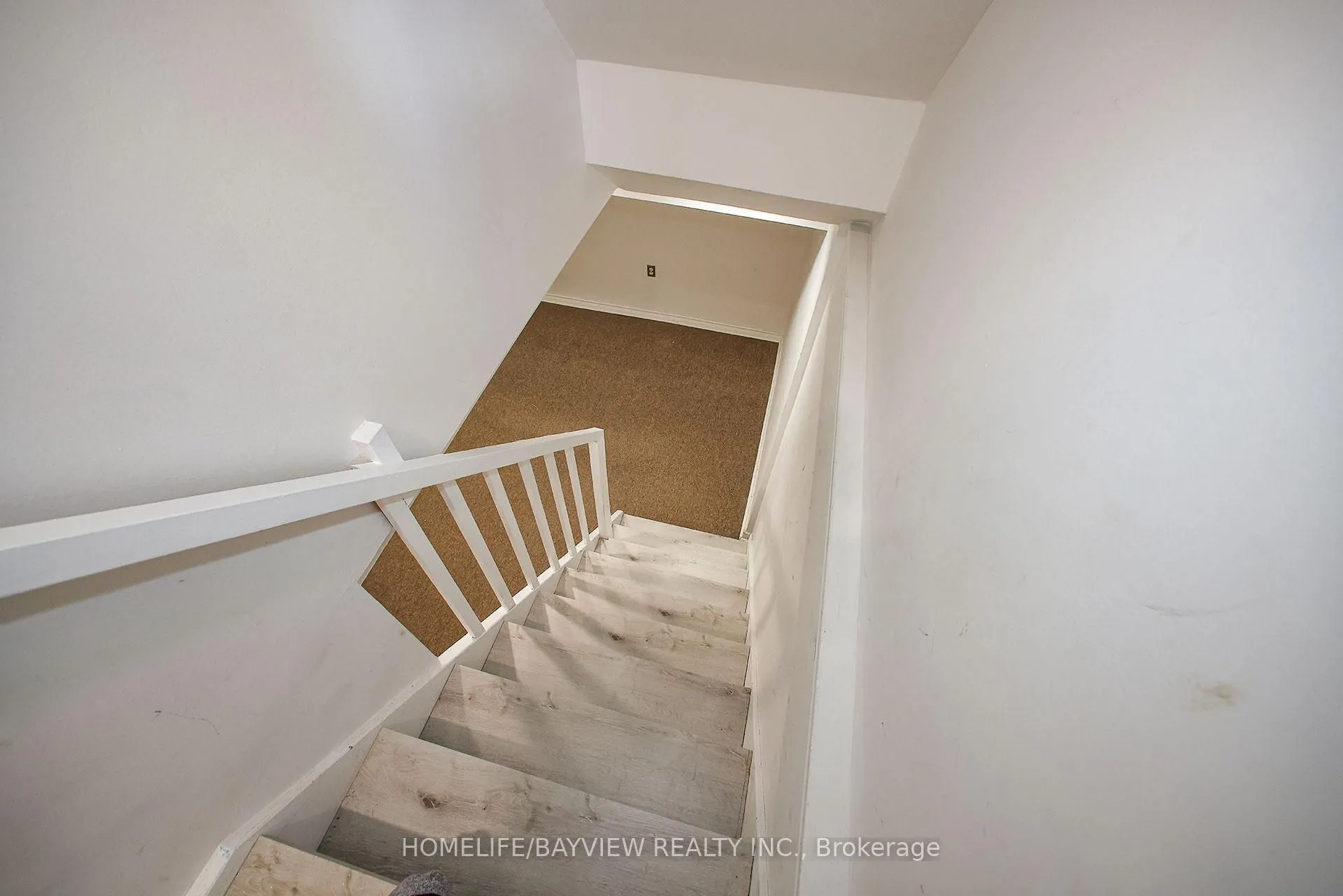 114 Holm Crescent, #LOWER L