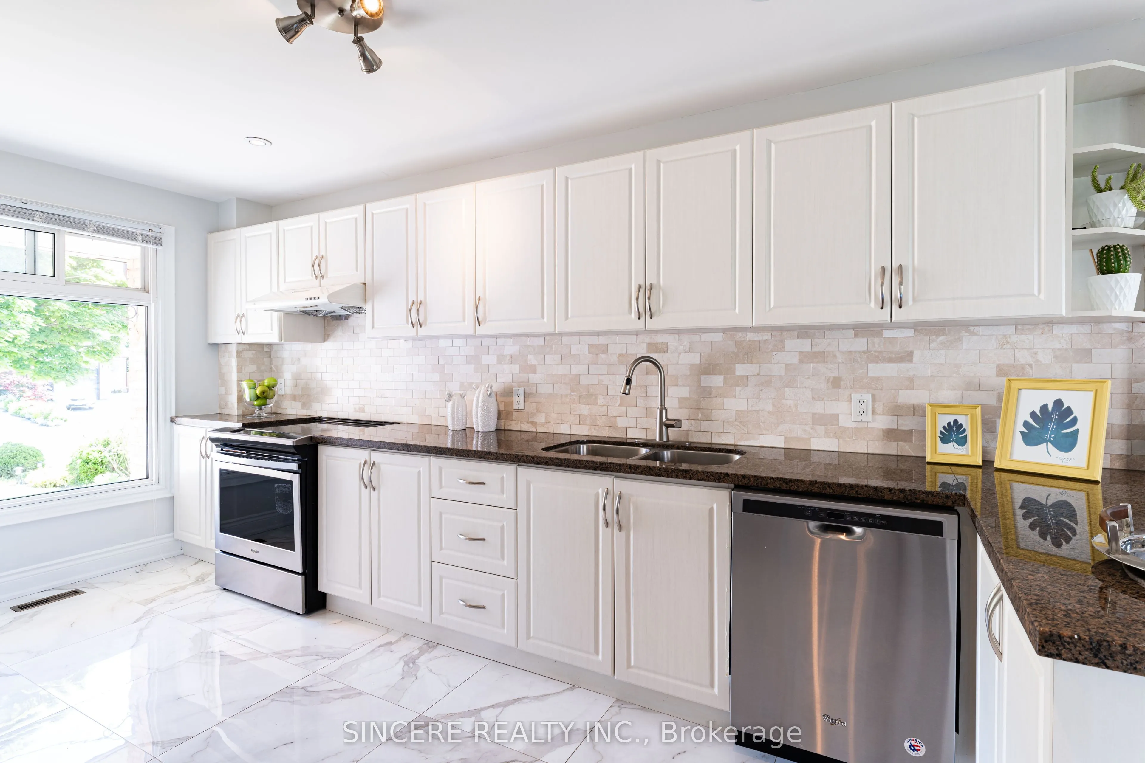 8 Greenbelt Crescent