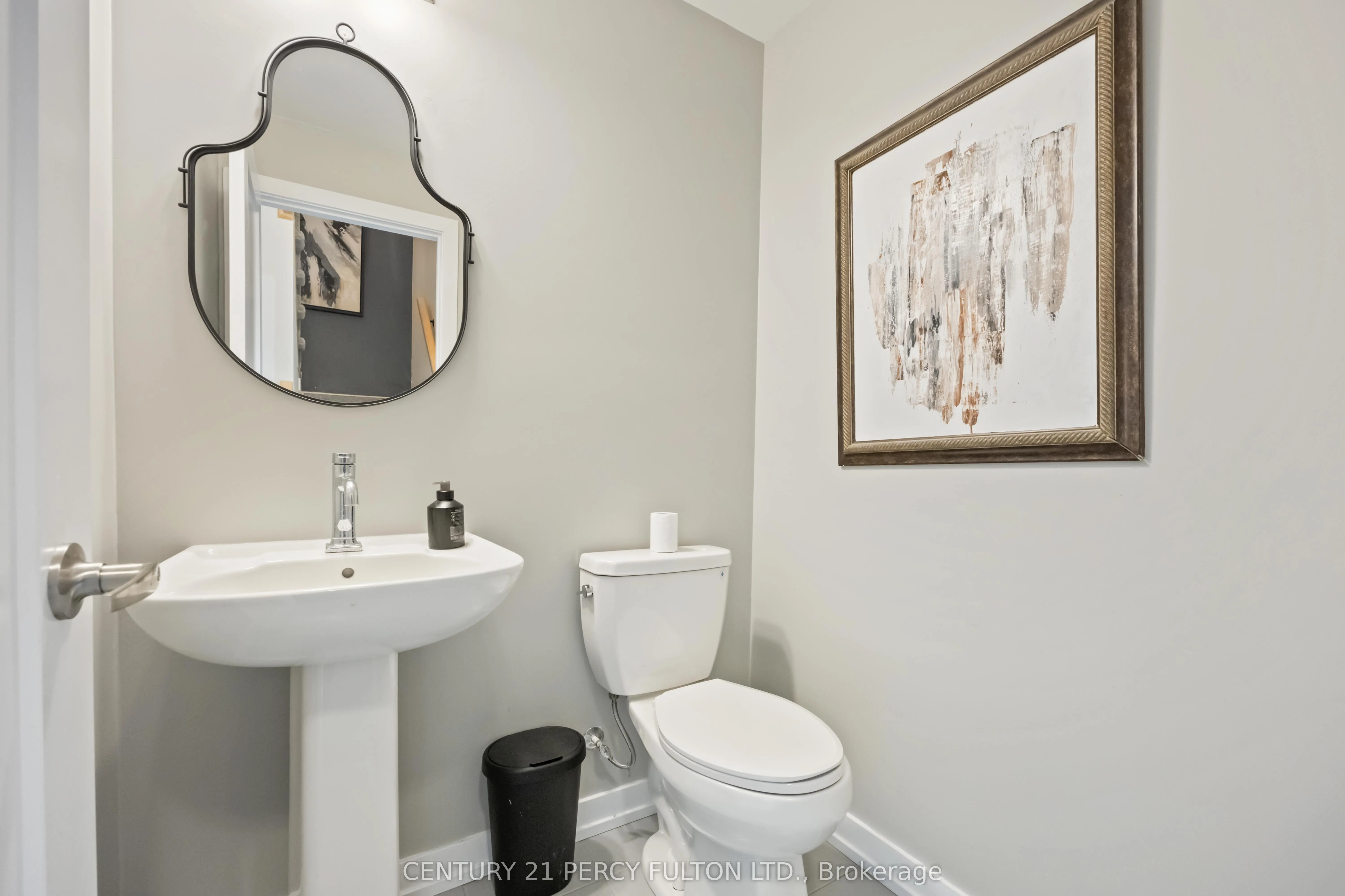 102 Lyall Stokes Circle