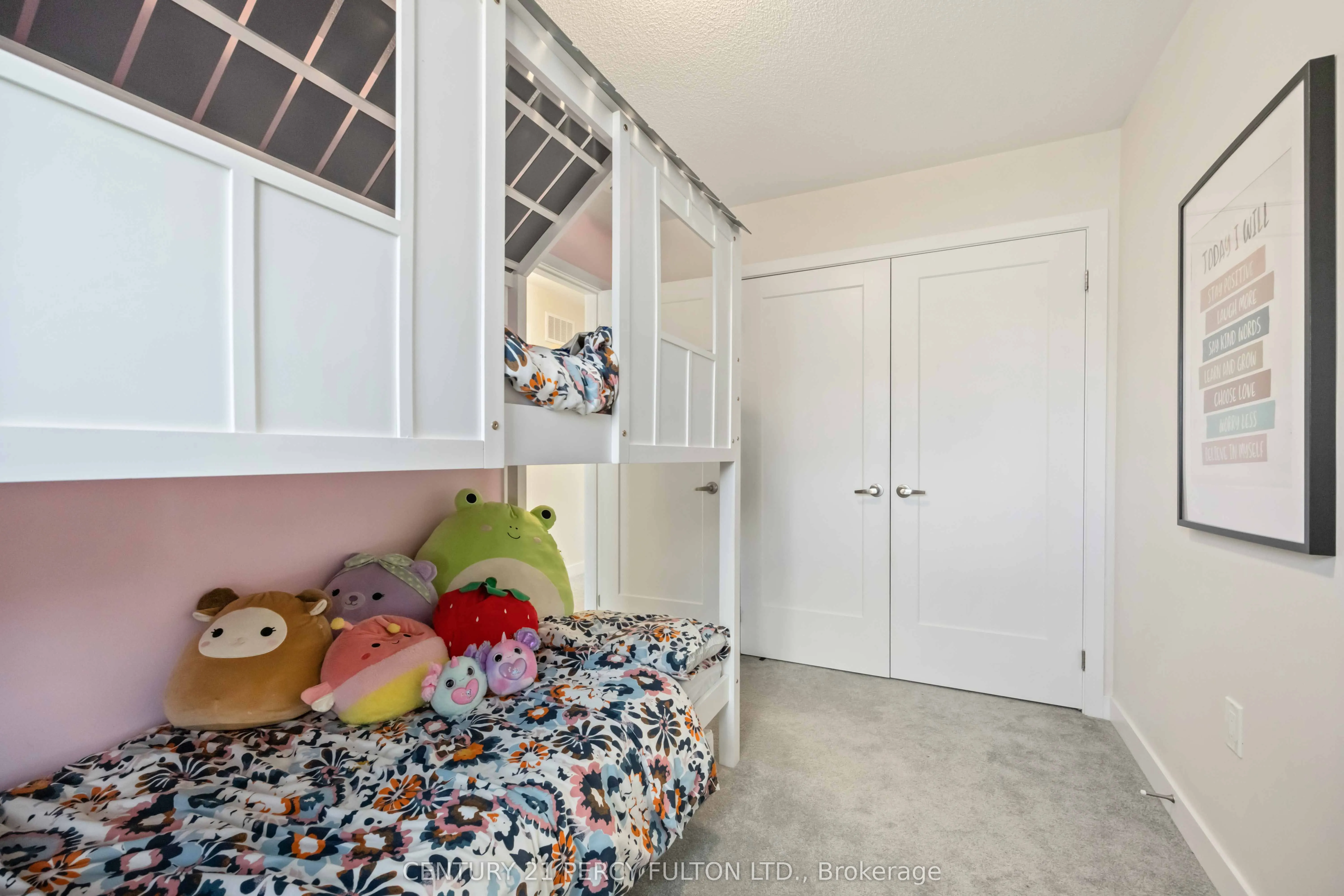 102 Lyall Stokes Circle