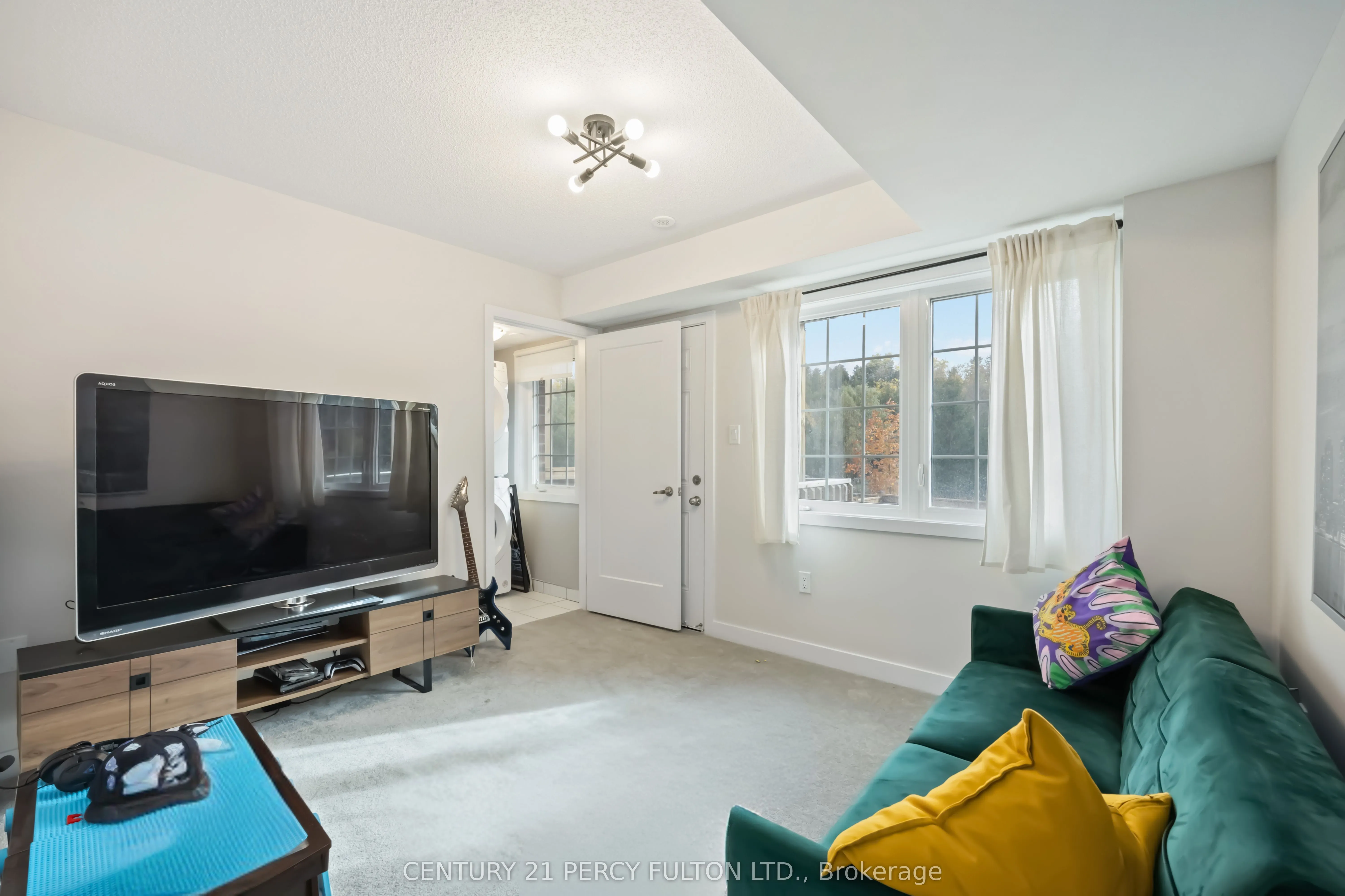 102 Lyall Stokes Circle