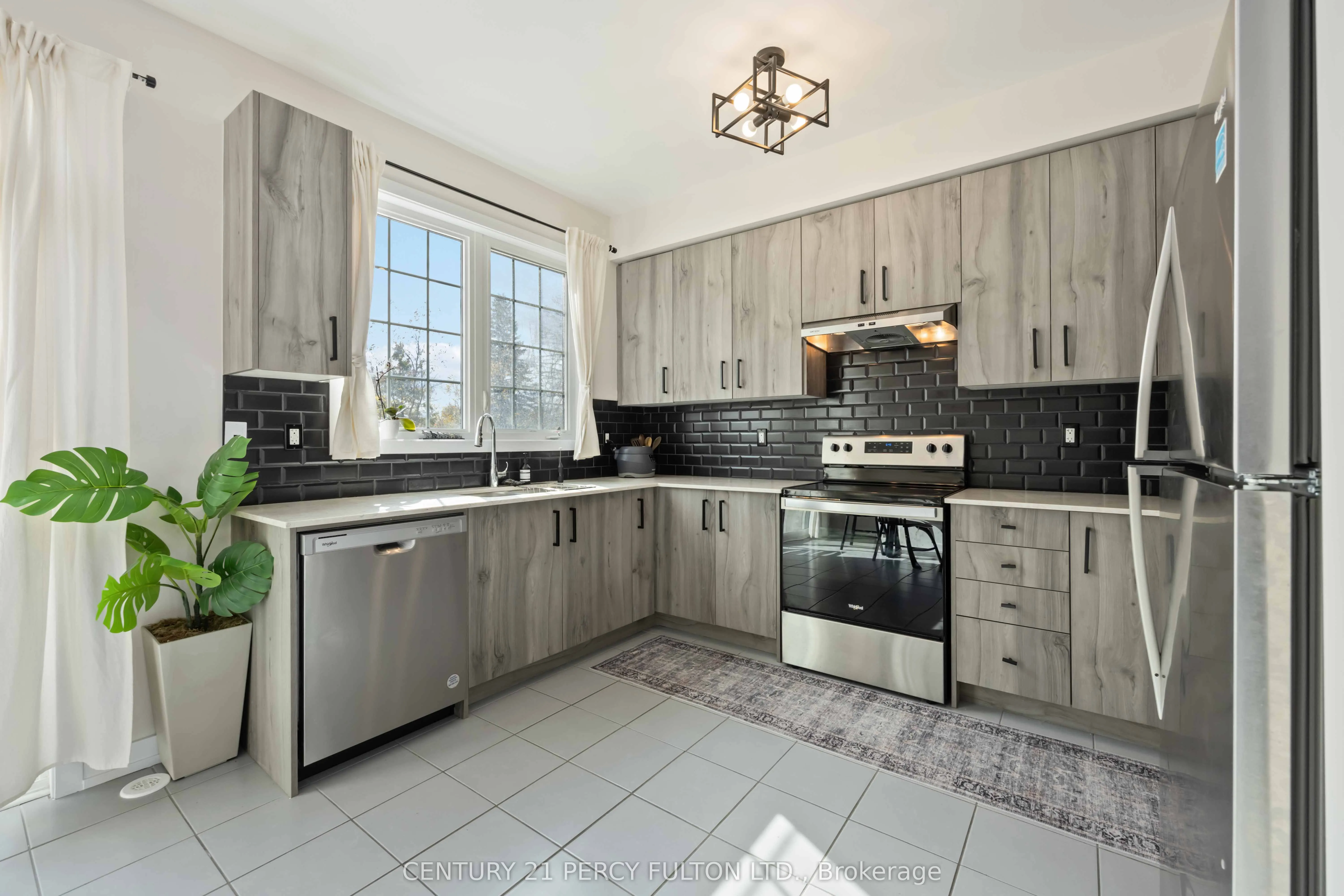 102 Lyall Stokes Circle