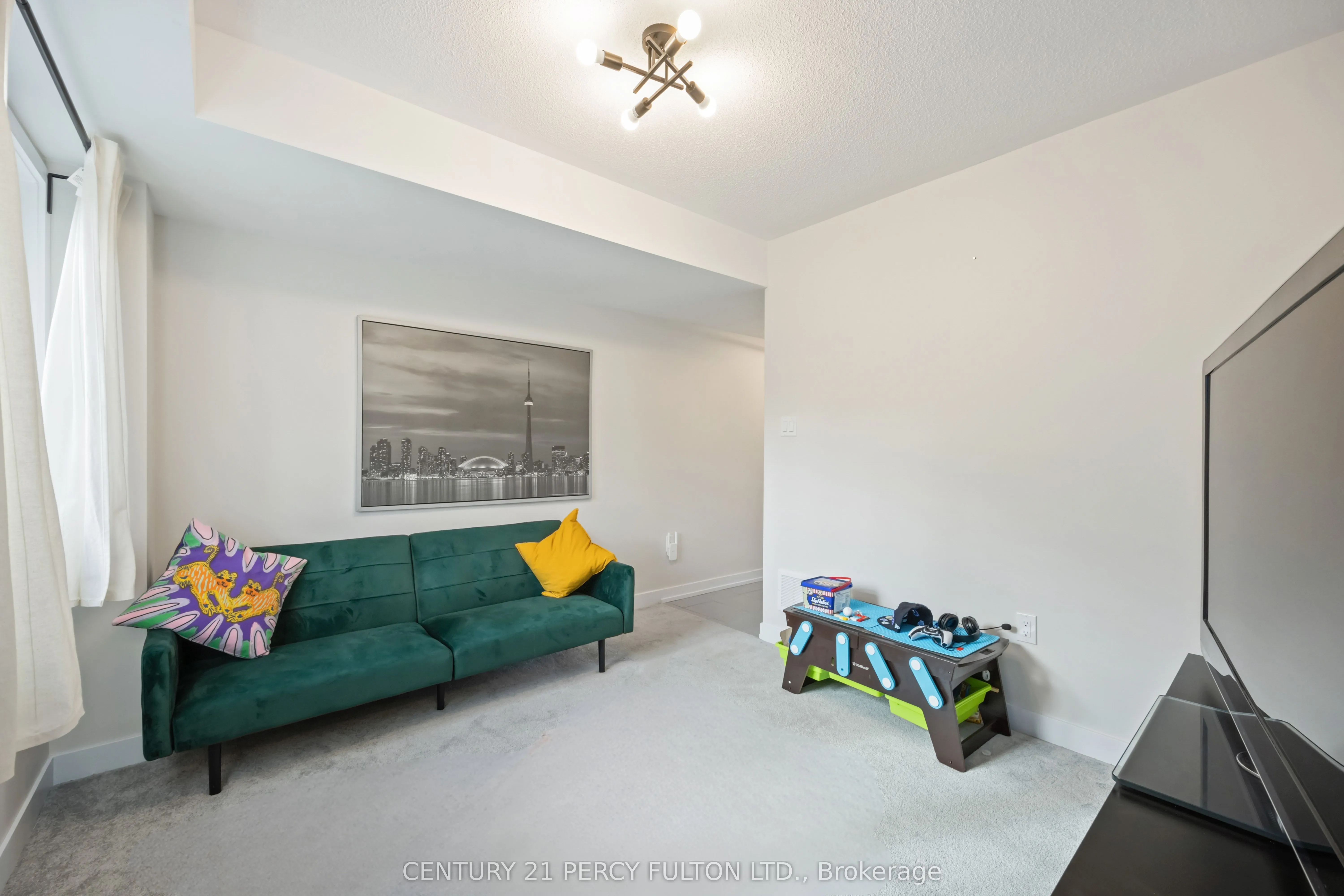 102 Lyall Stokes Circle