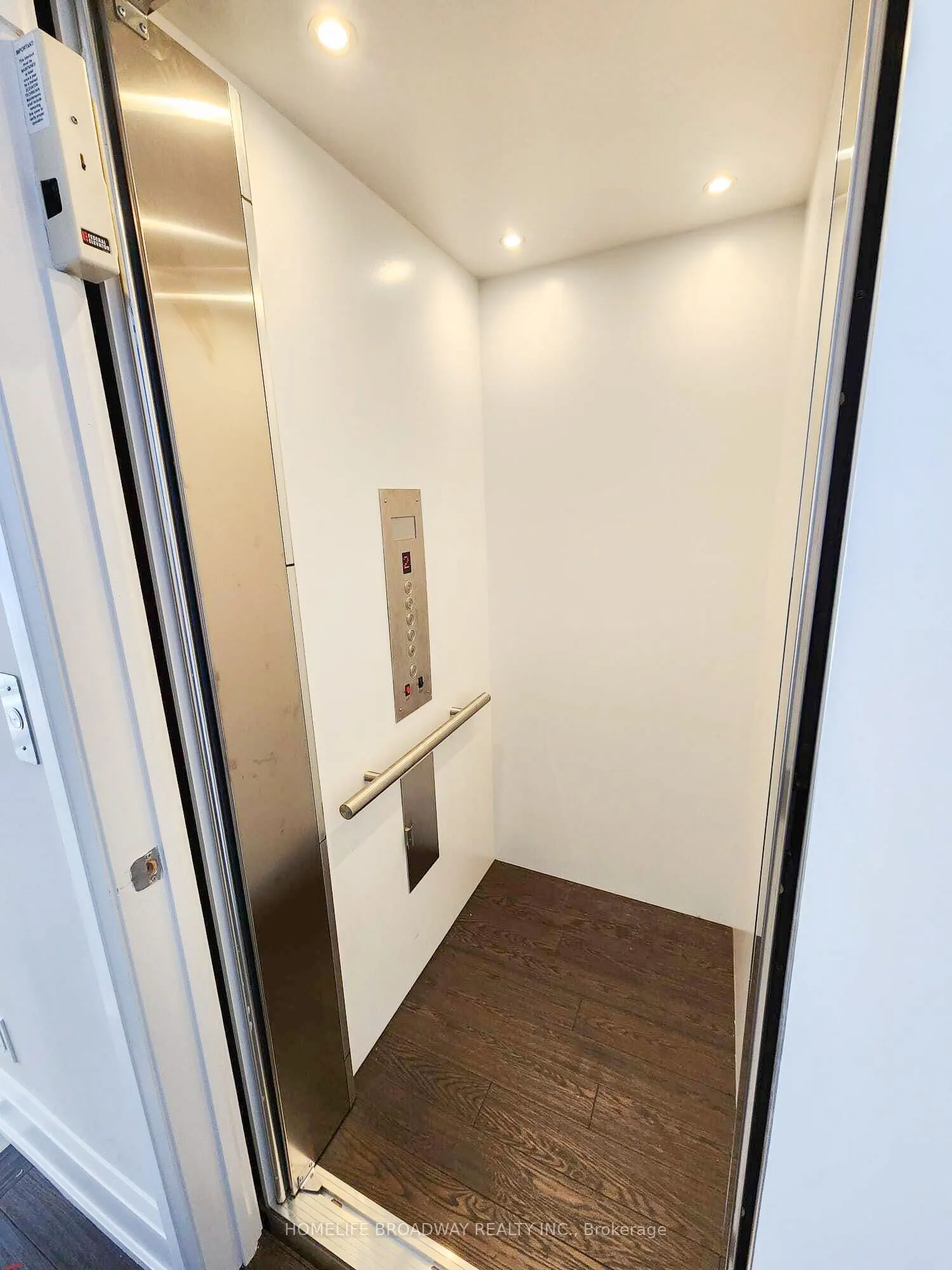 390 Highway 7 E, #Th 2