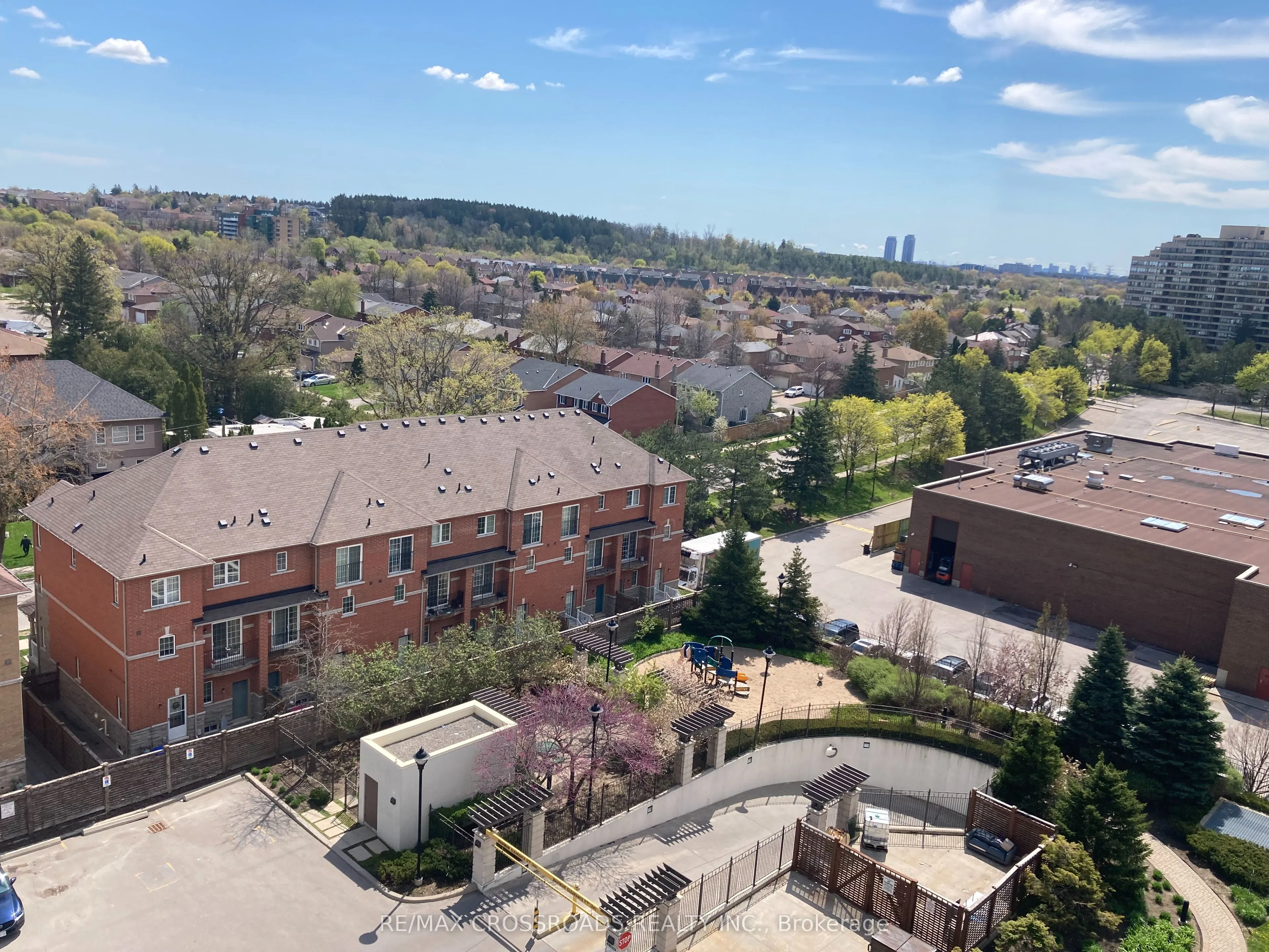 18 Harding Boulevard, #910