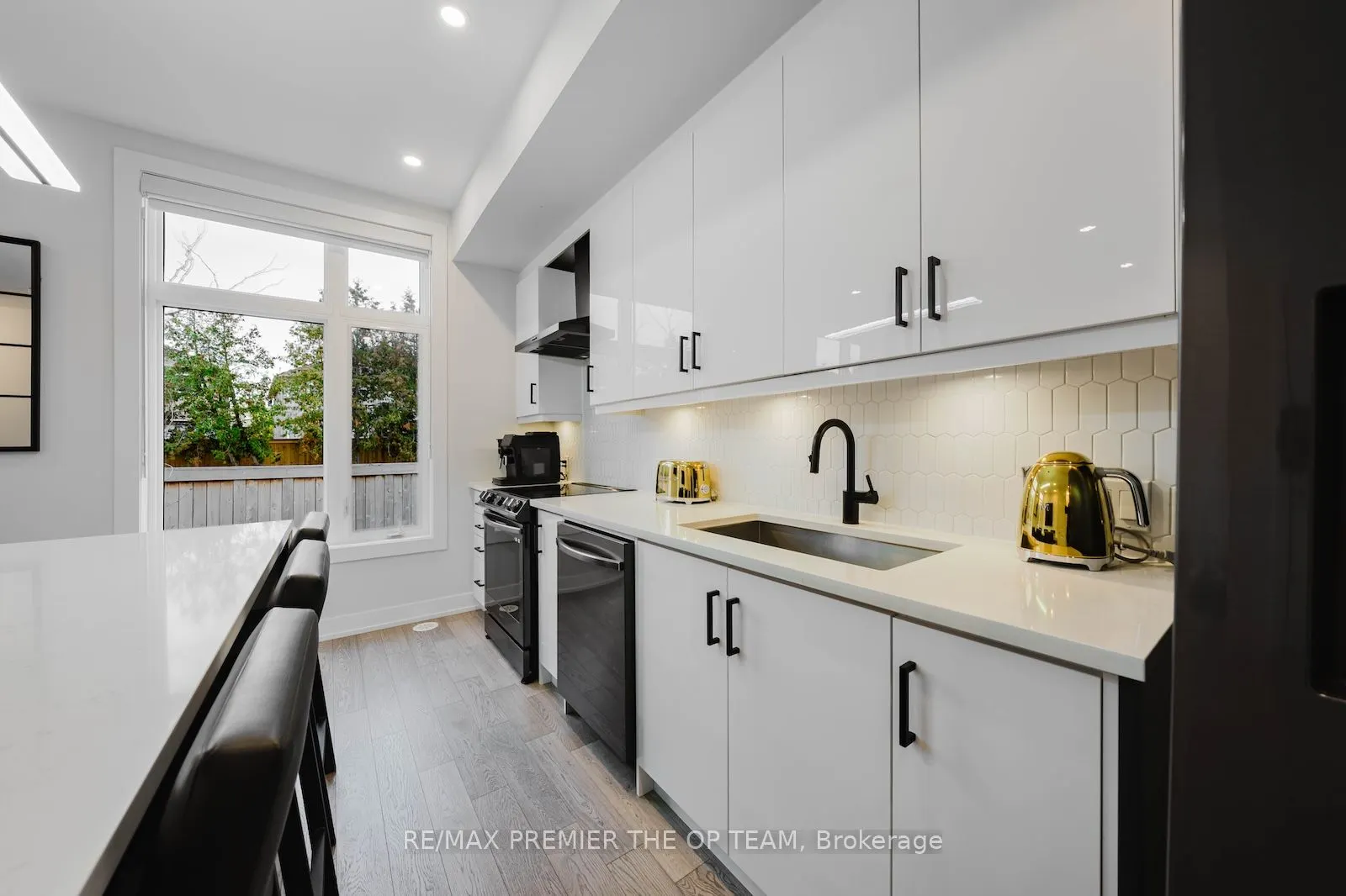 9580 Islington Avenue, #139