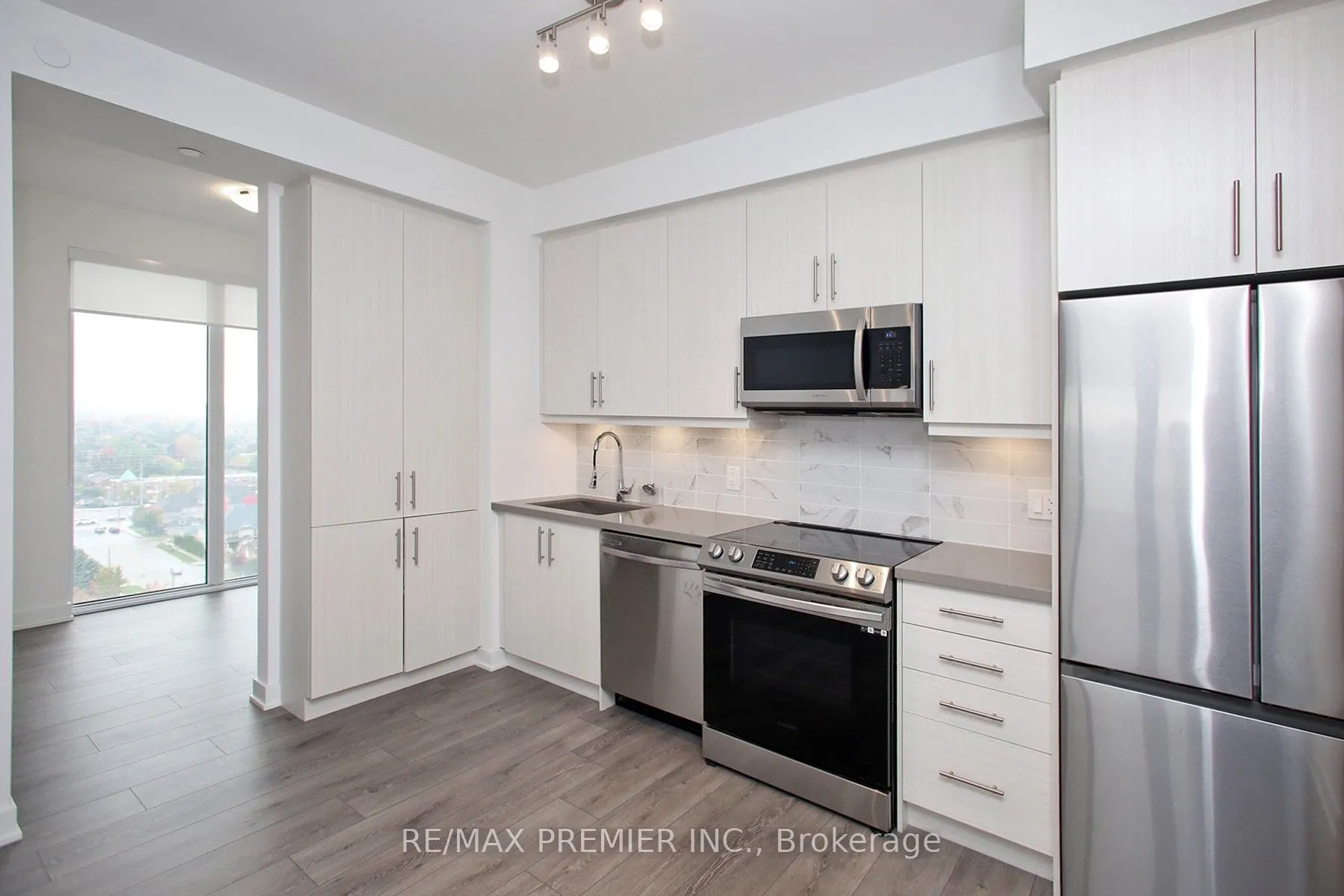 95 Oneida Crescent, #1210