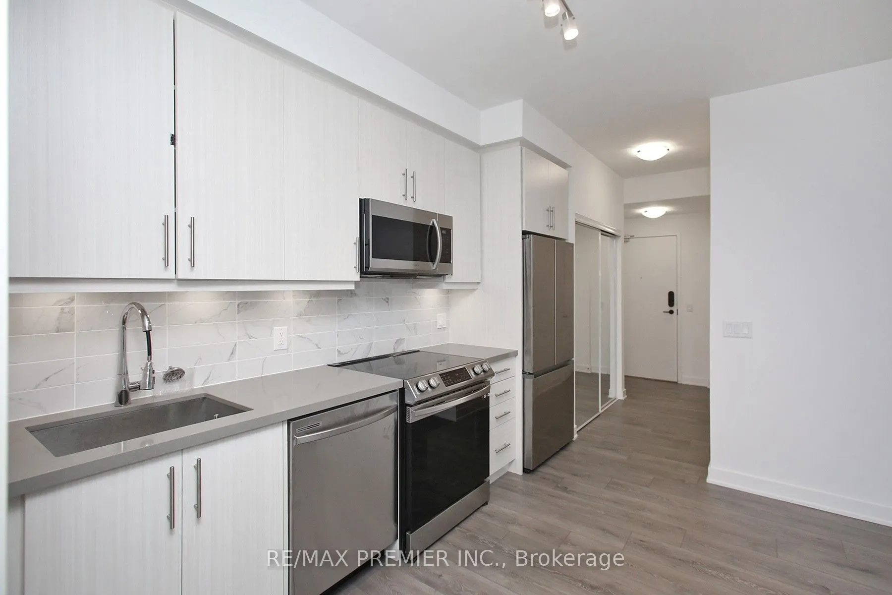 95 Oneida Crescent, #1210