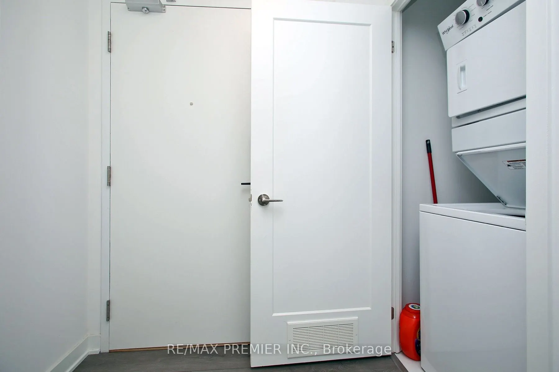 95 Oneida Crescent, #1210