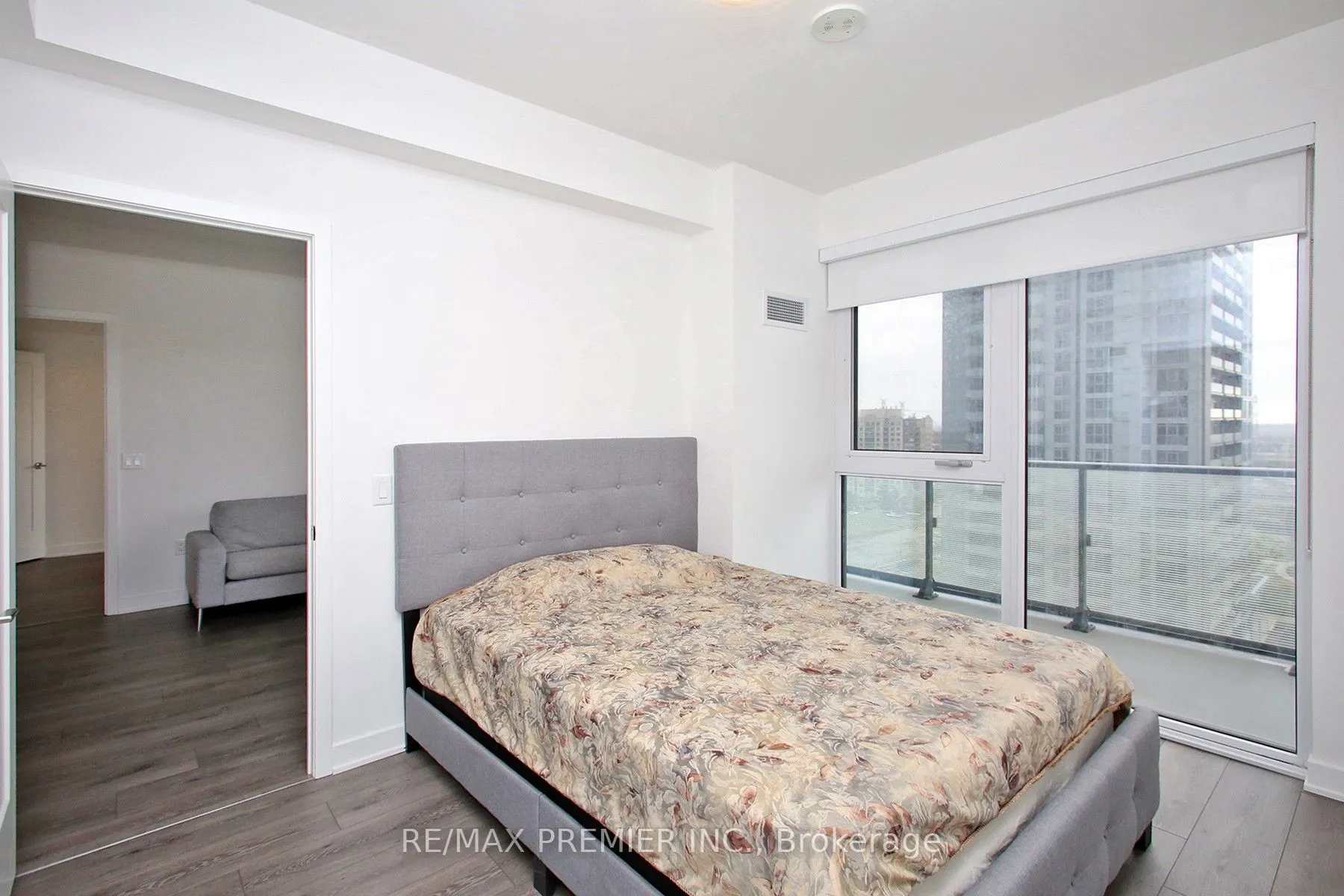 95 Oneida Crescent, #1210