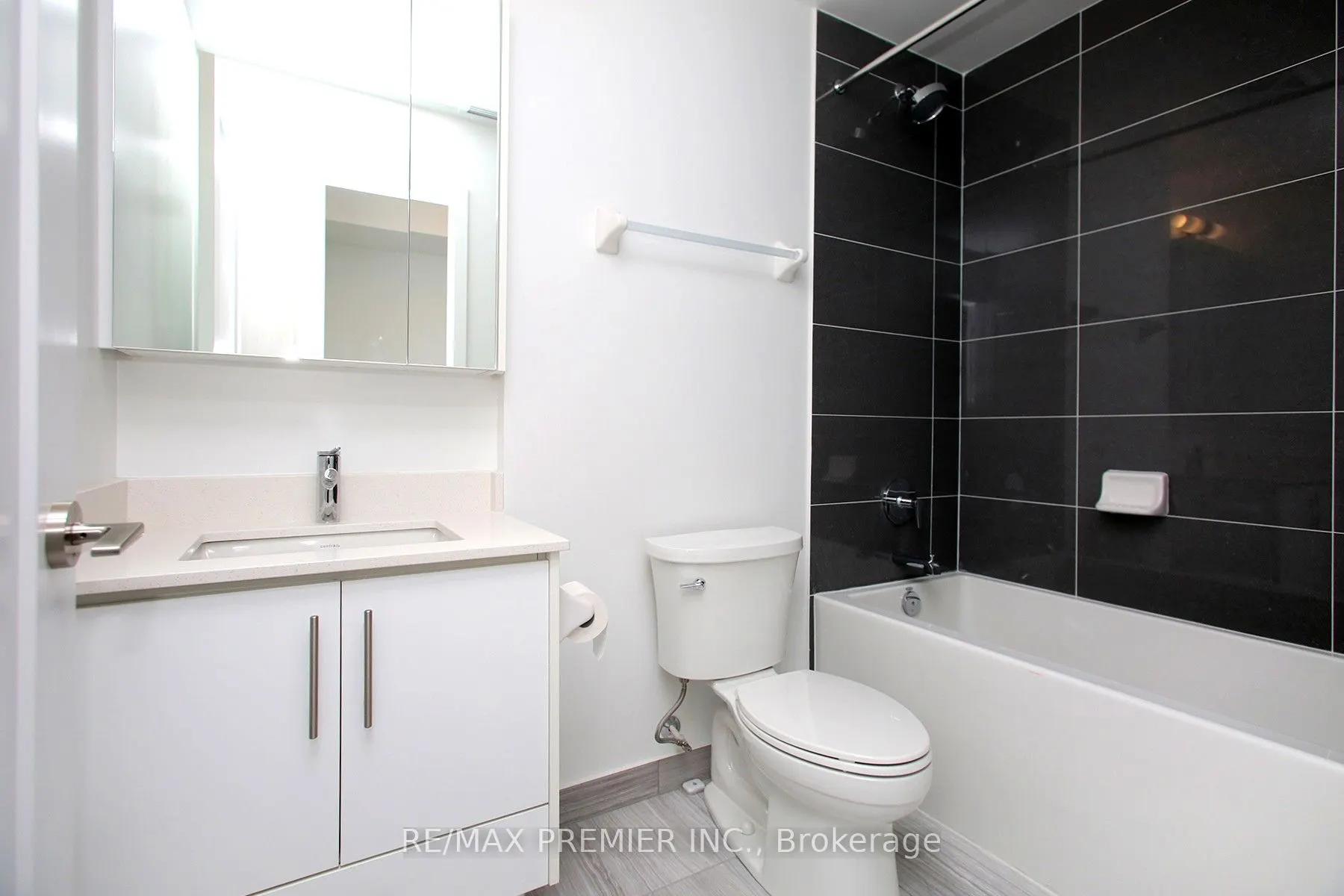 95 Oneida Crescent, #1210