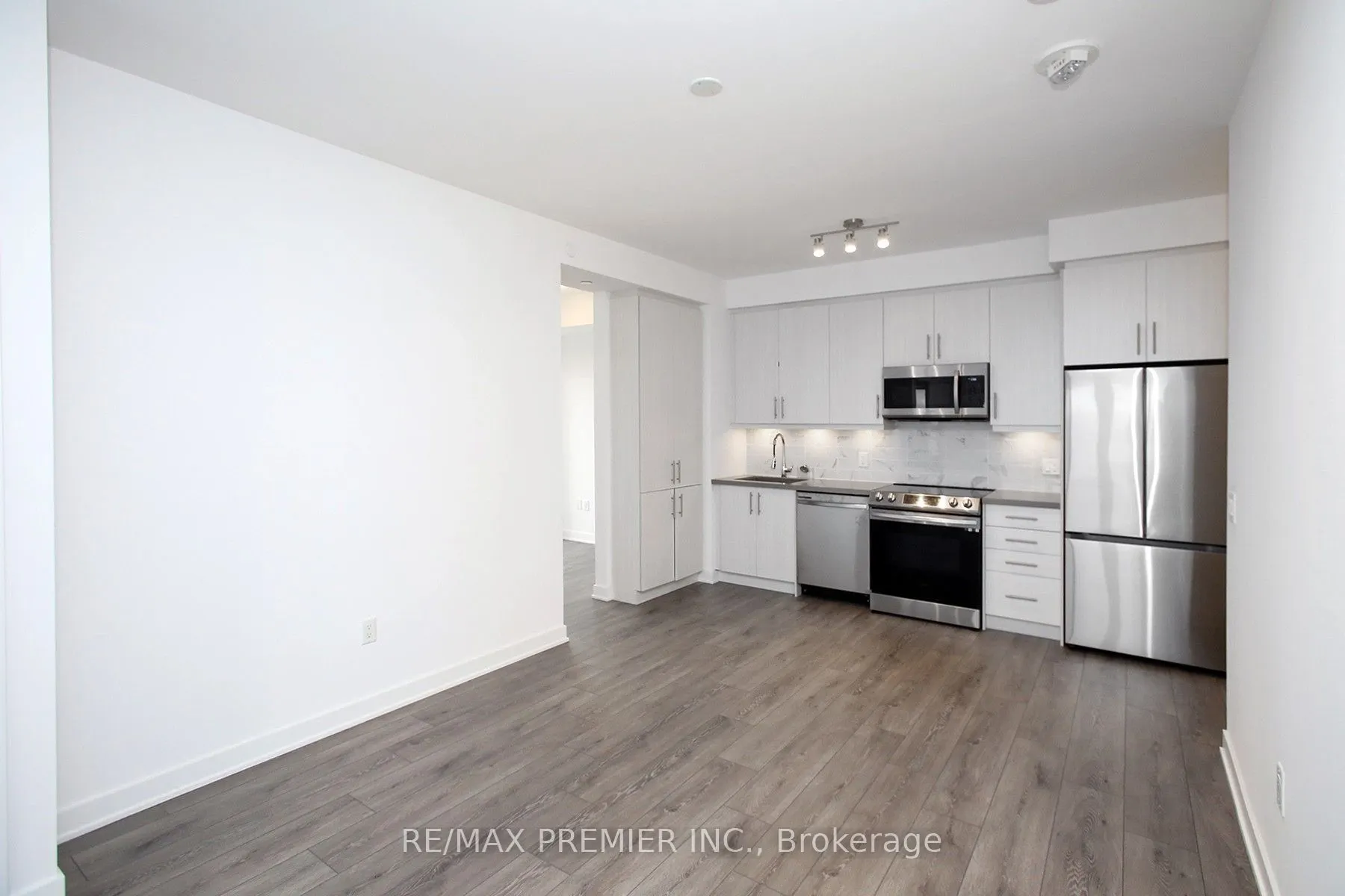 95 Oneida Crescent, #1210