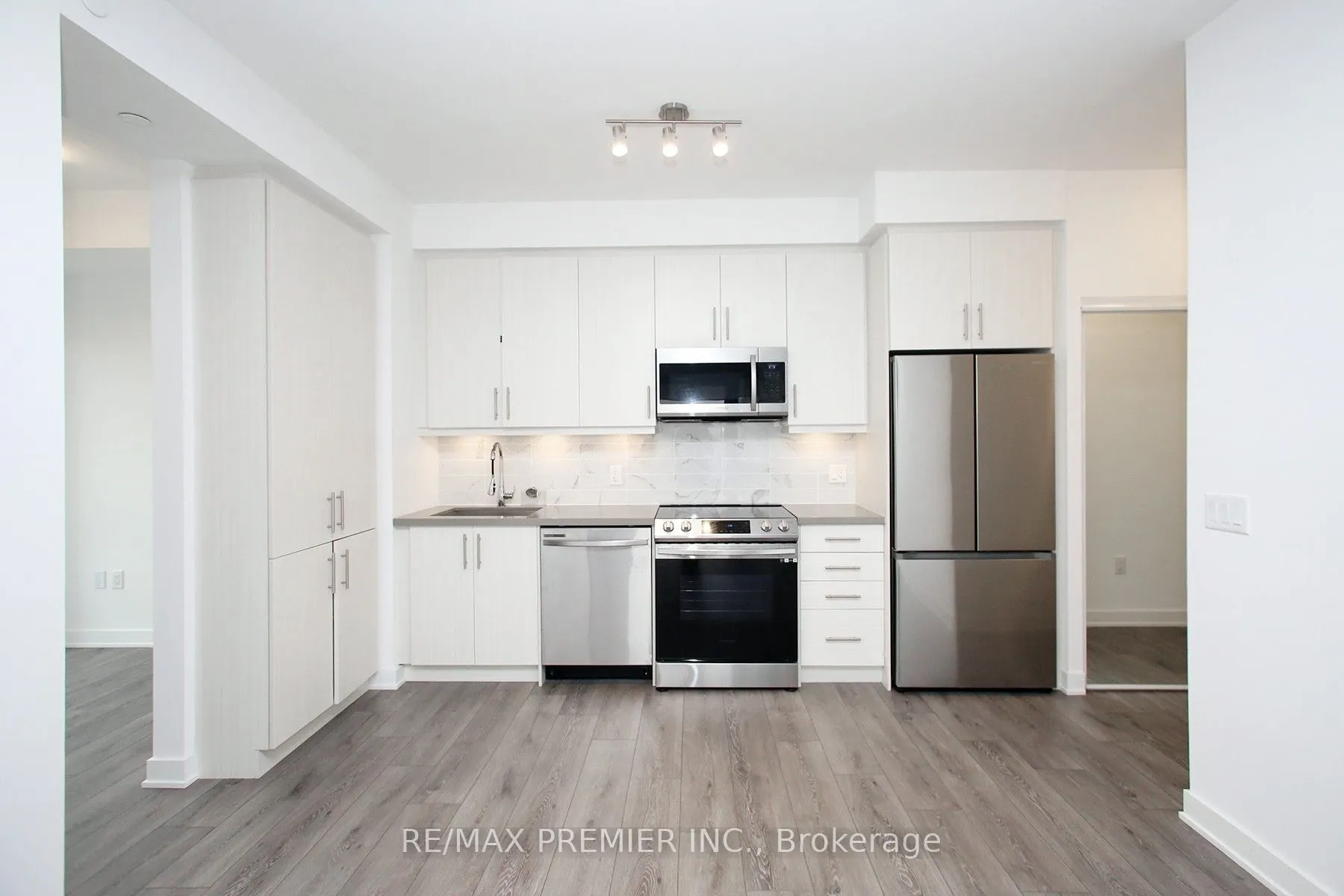 95 Oneida Crescent, #1210