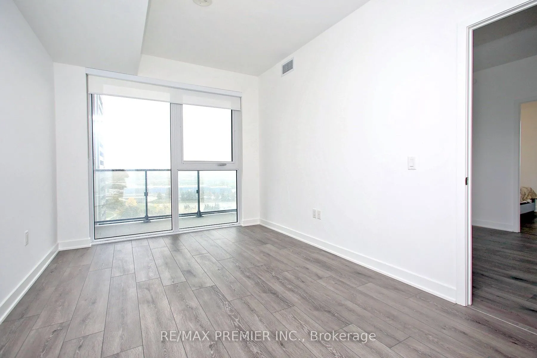 95 Oneida Crescent, #1210