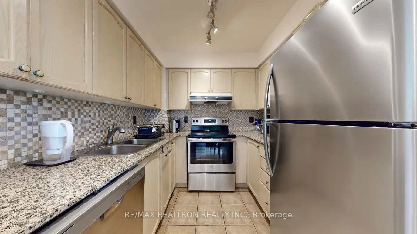 11 Oneida Crescent, #PH10