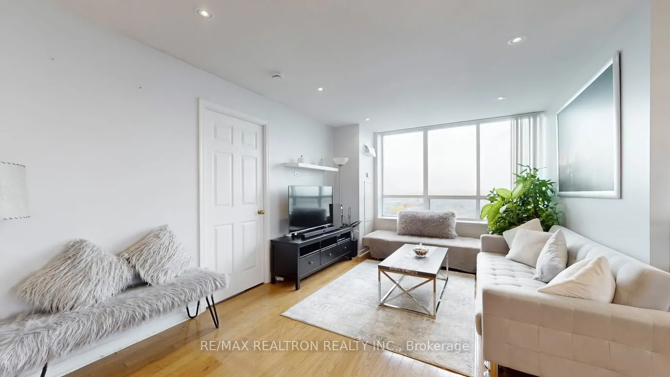 11 Oneida Crescent, #PH10