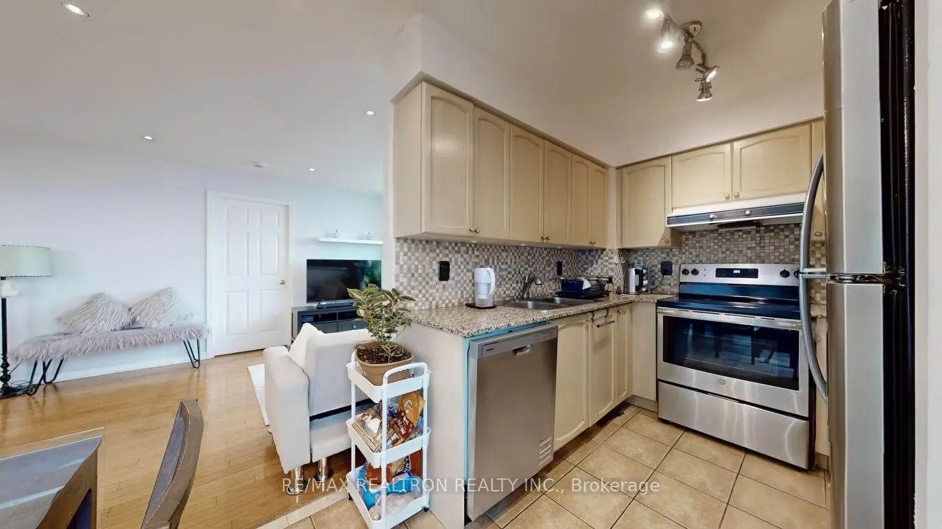 11 Oneida Crescent, #PH10