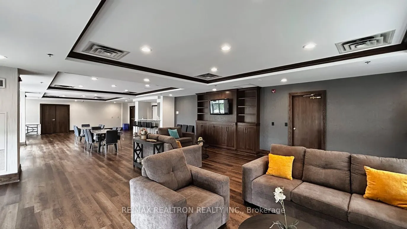 11 Oneida Crescent, #PH10