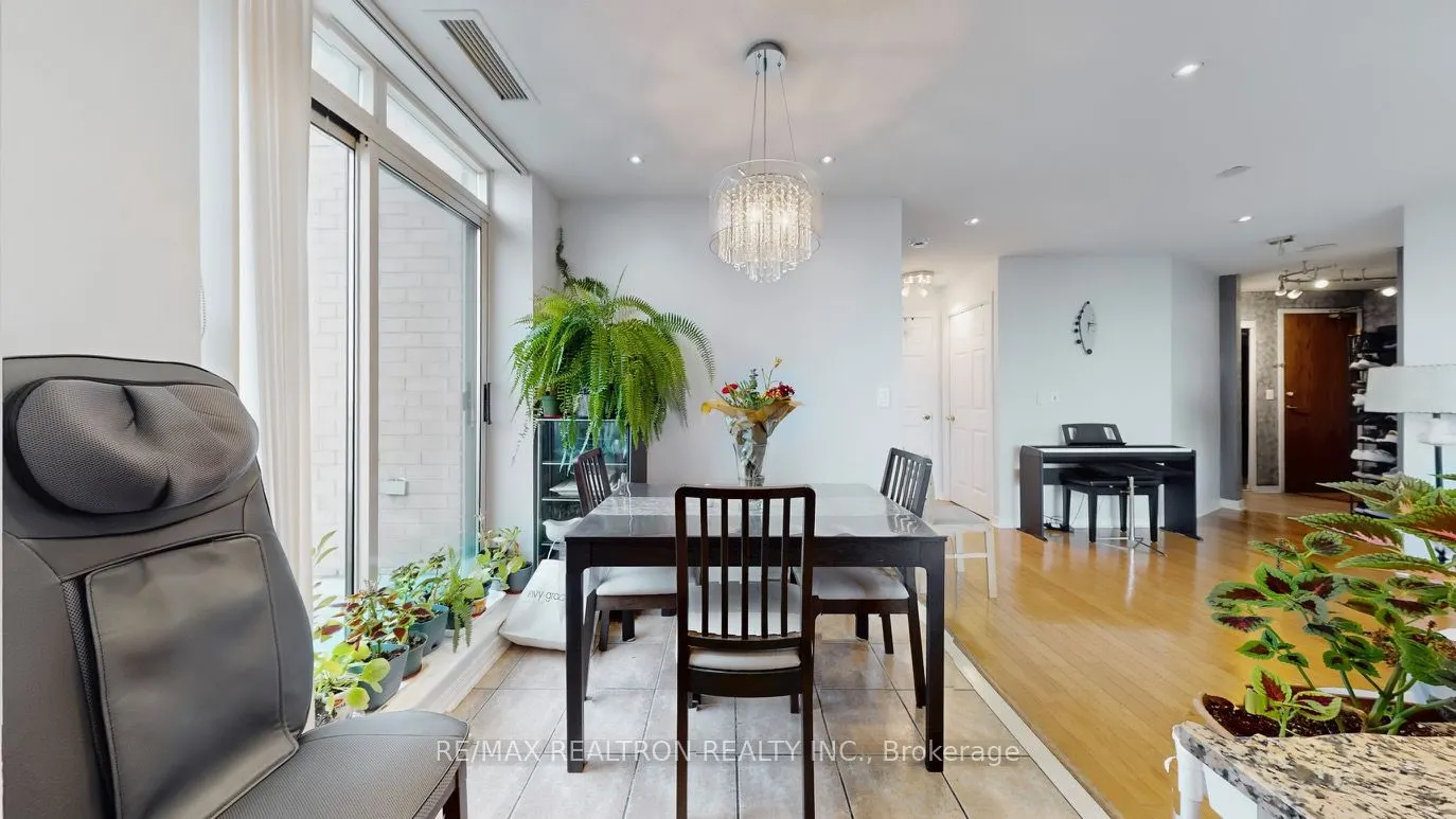 11 Oneida Crescent, #PH10