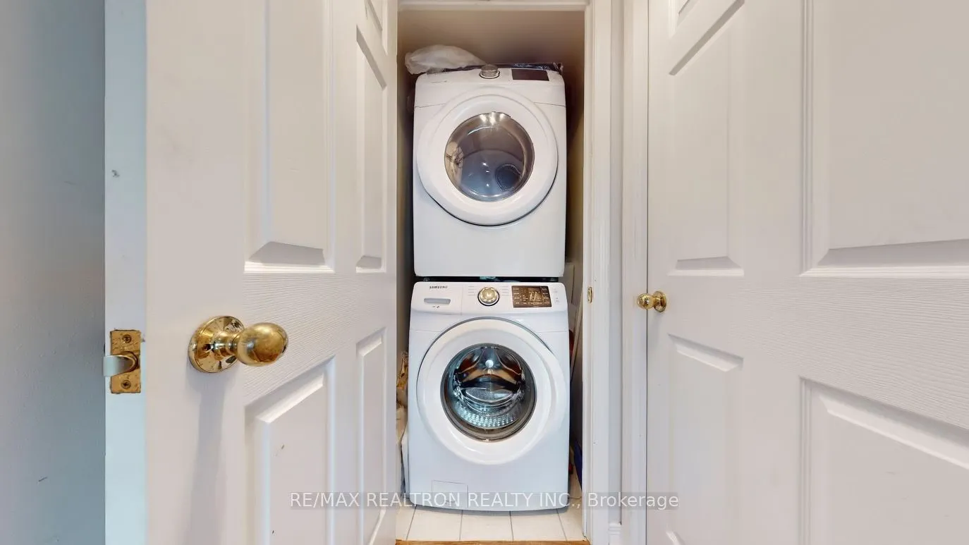 11 Oneida Crescent, #PH10