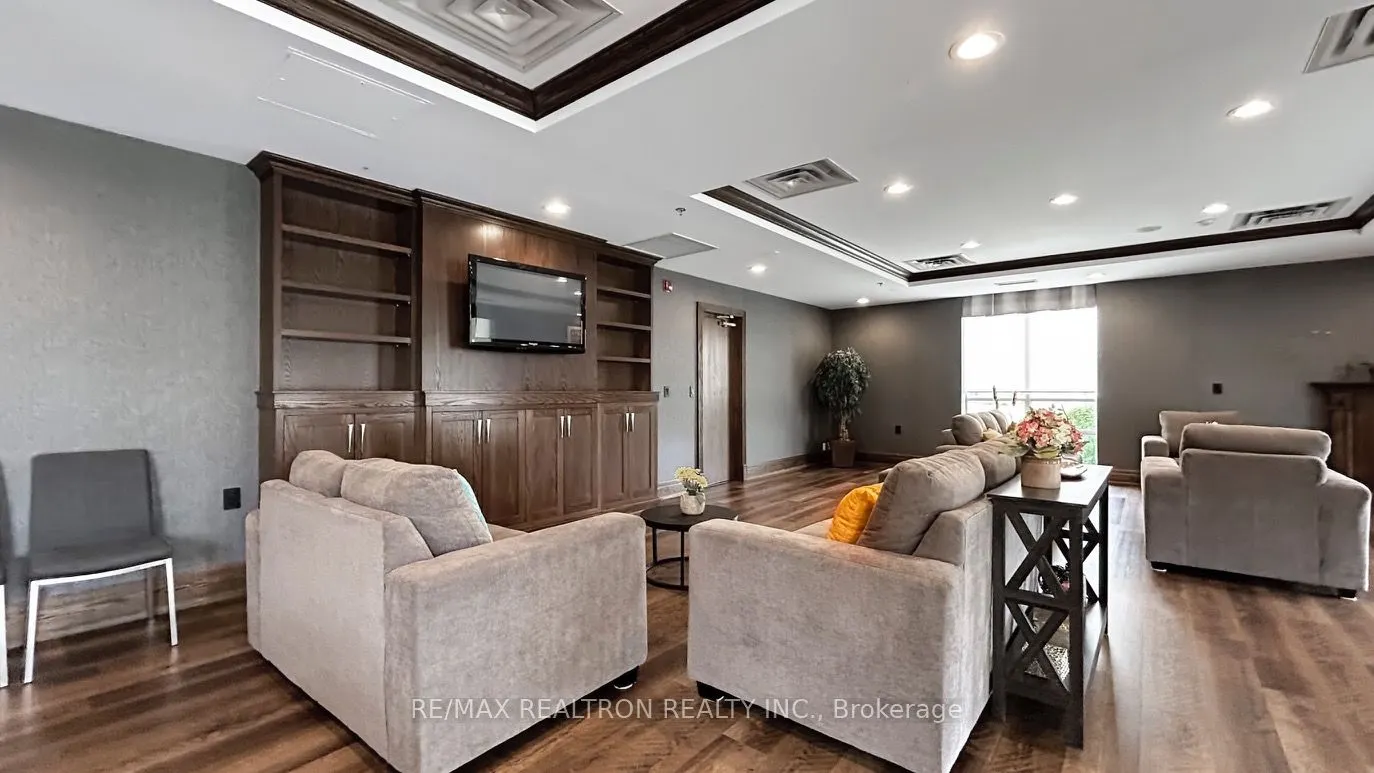 11 Oneida Crescent, #PH10