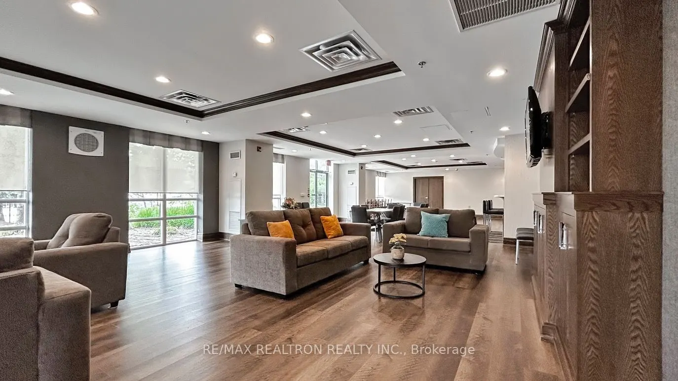 11 Oneida Crescent, #PH10