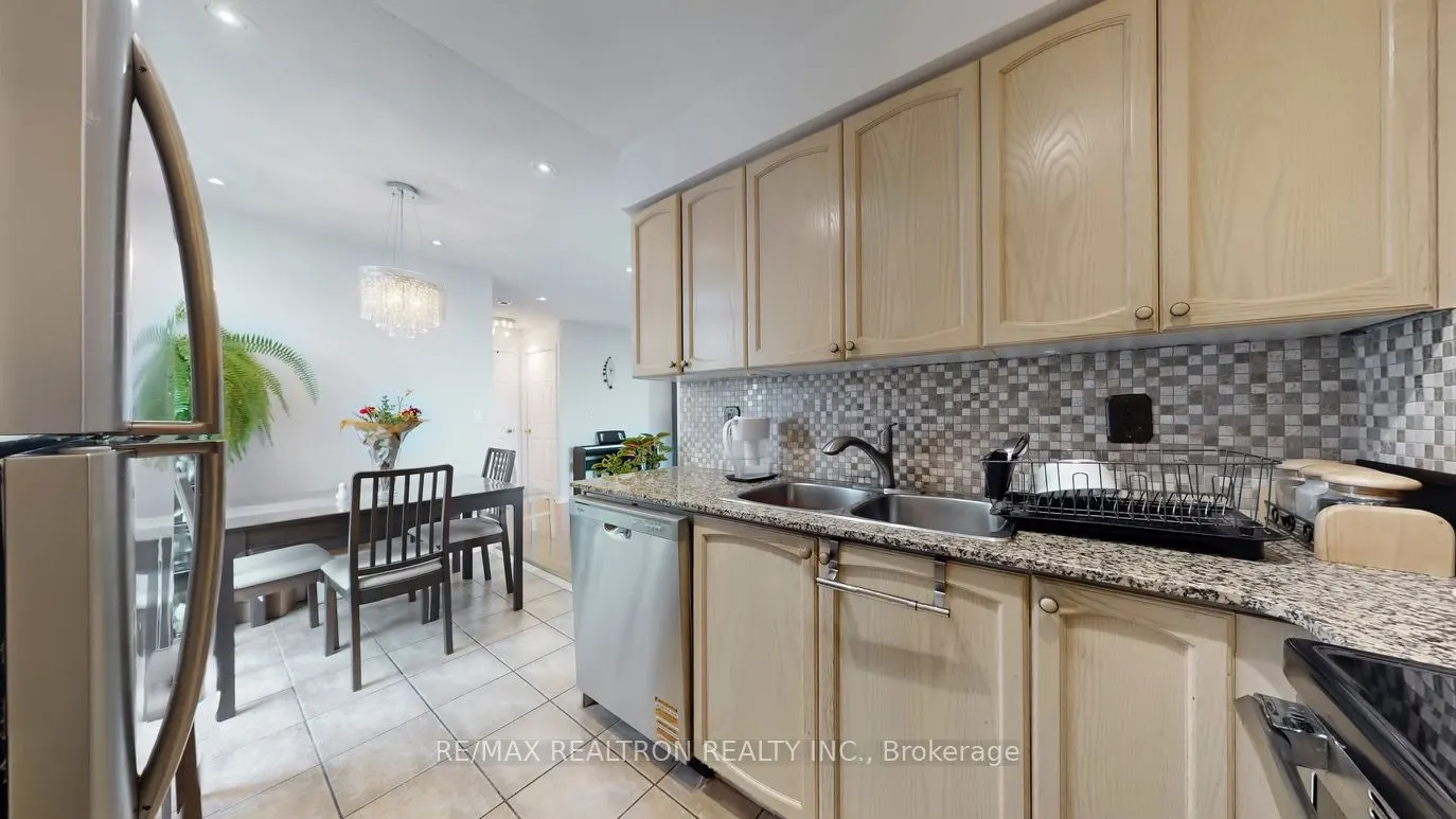 11 Oneida Crescent, #PH10