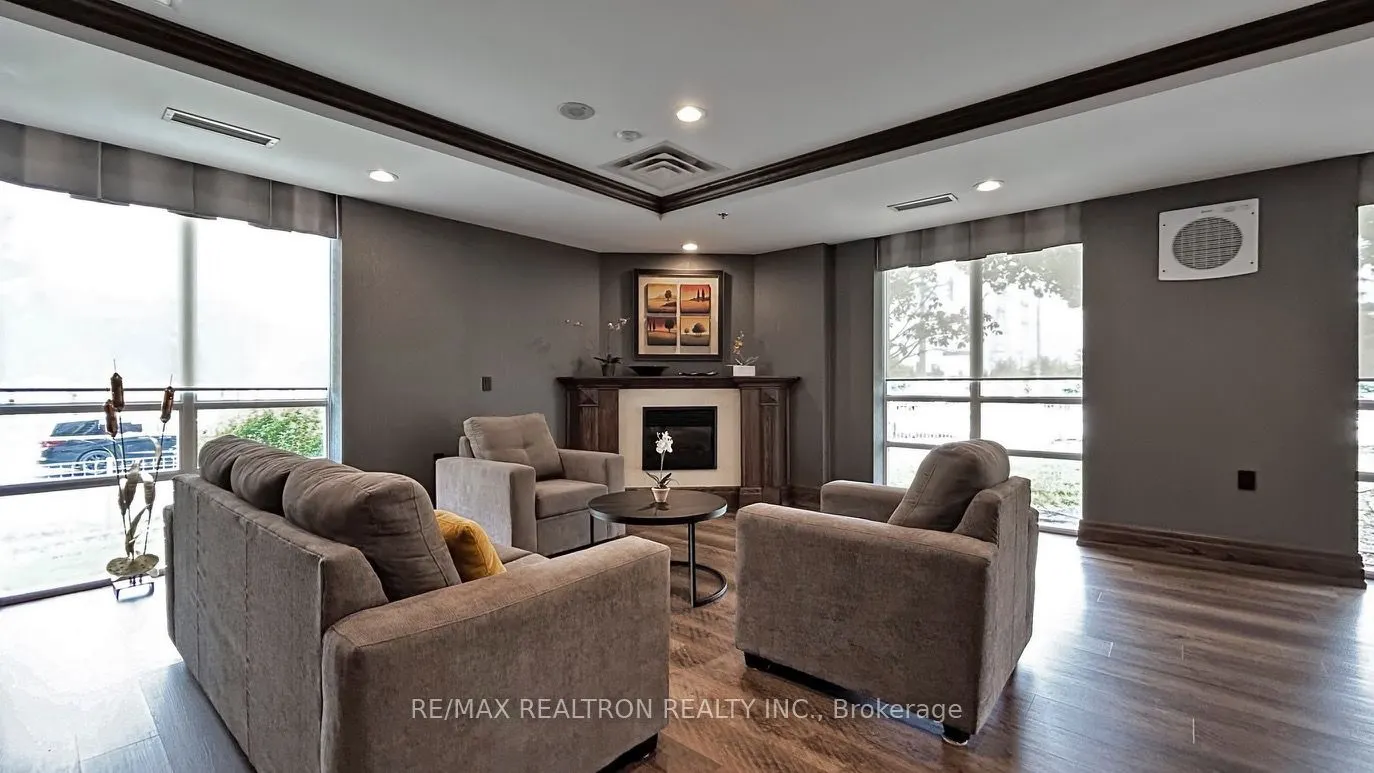 11 Oneida Crescent, #PH10