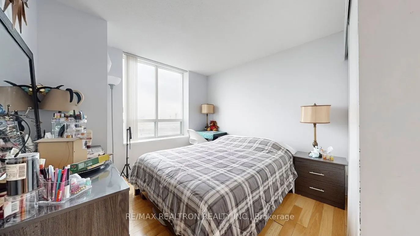 11 Oneida Crescent, #PH10