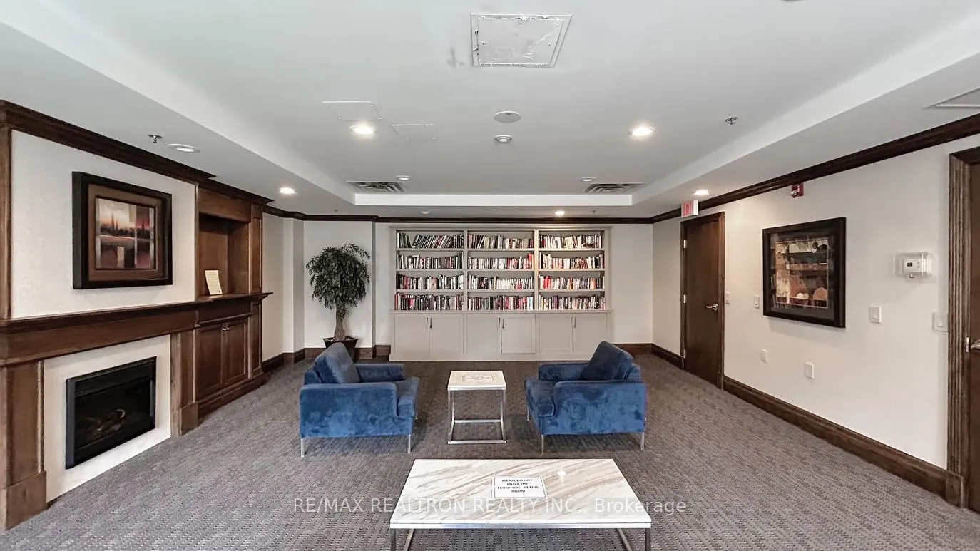 11 Oneida Crescent, #PH10