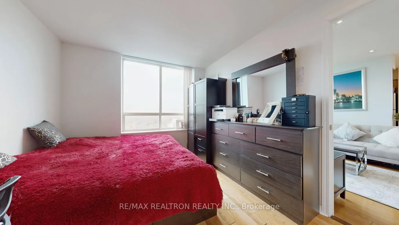 11 Oneida Crescent, #PH10