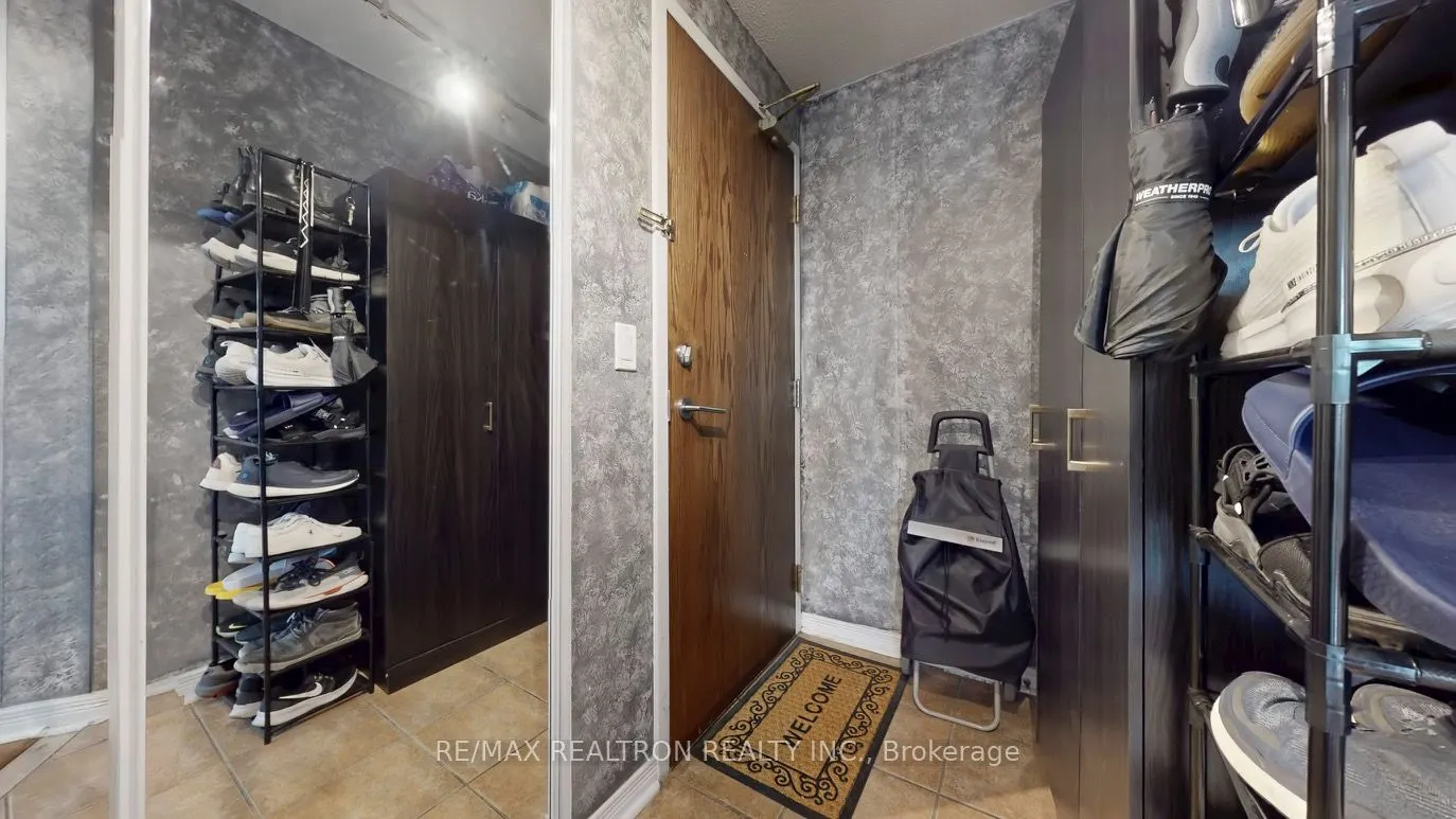 11 Oneida Crescent, #PH10