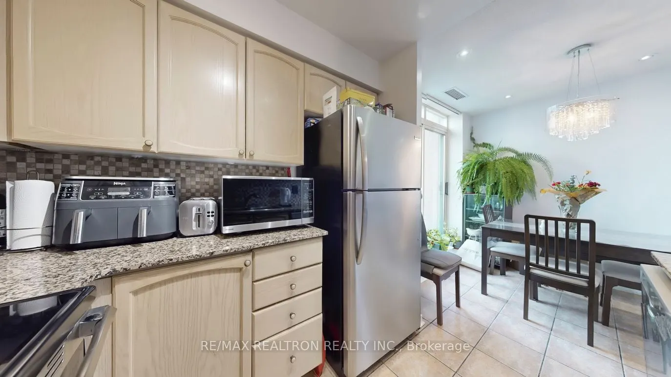 11 Oneida Crescent, #PH10