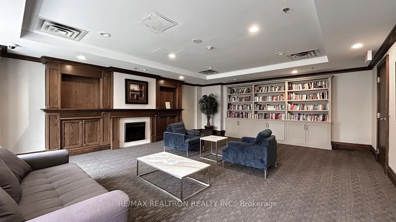 11 Oneida Crescent, #PH10