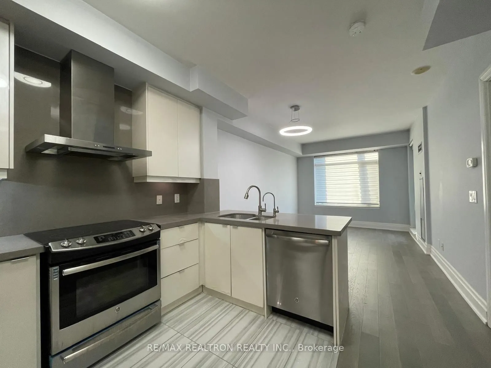 111 Upper Duke Crescent, #307