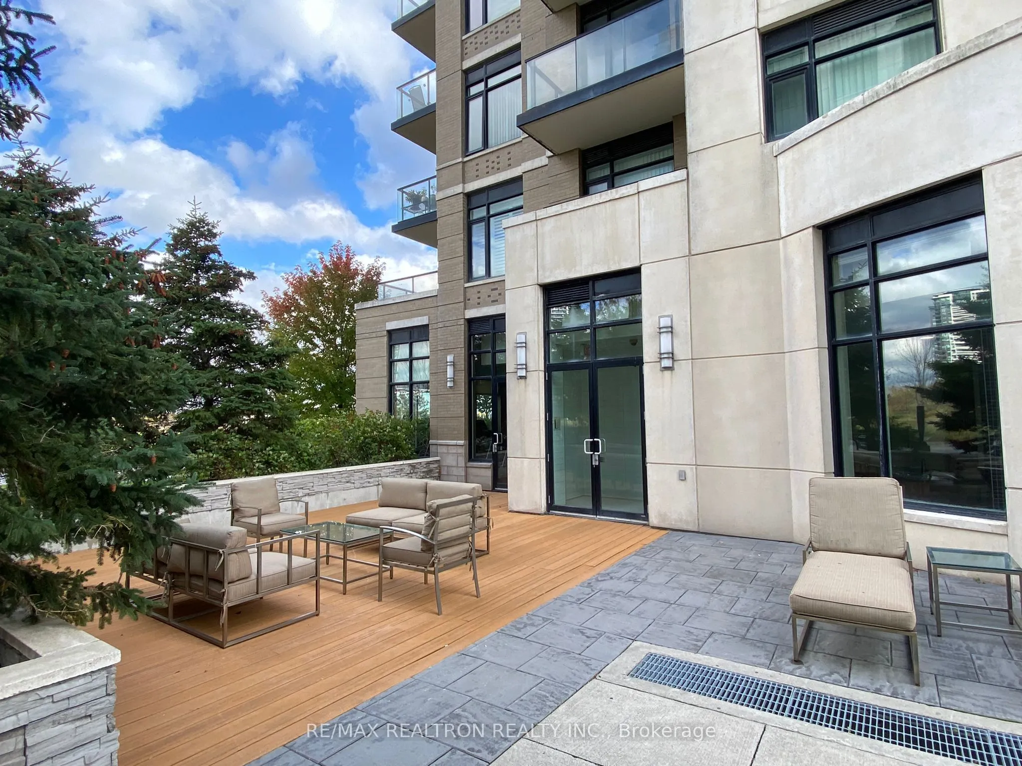 111 Upper Duke Crescent, #307