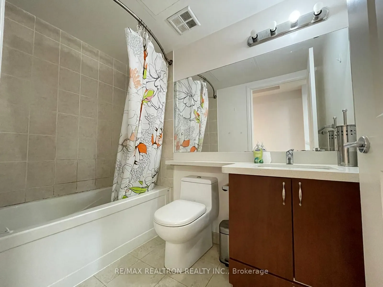 111 Upper Duke Crescent, #307