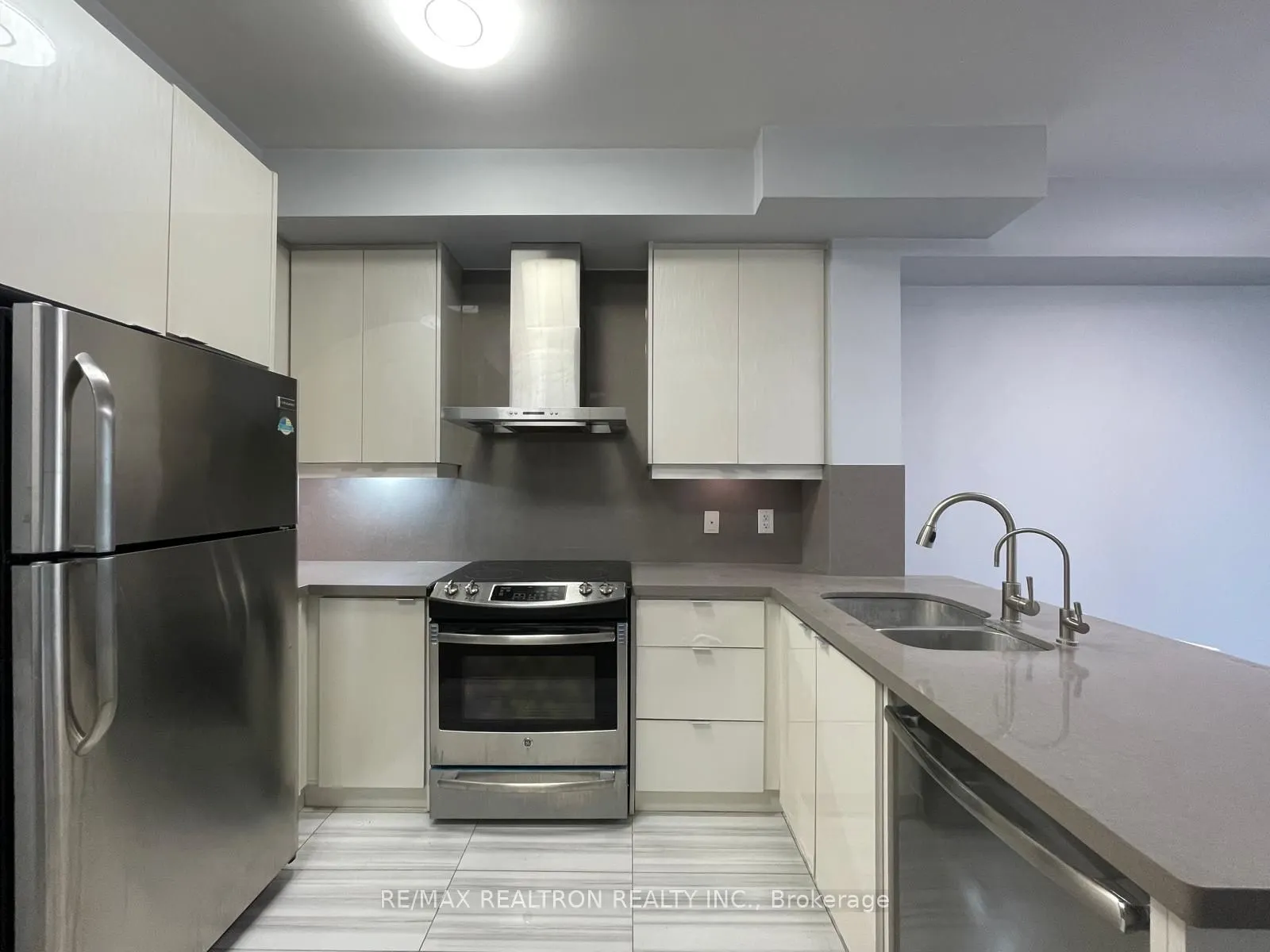 111 Upper Duke Crescent, #307