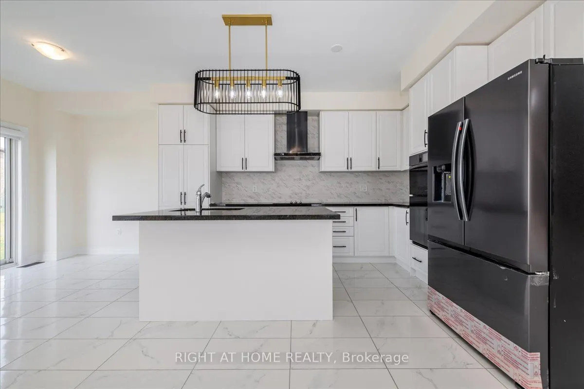 78 Lorne Thomas Place